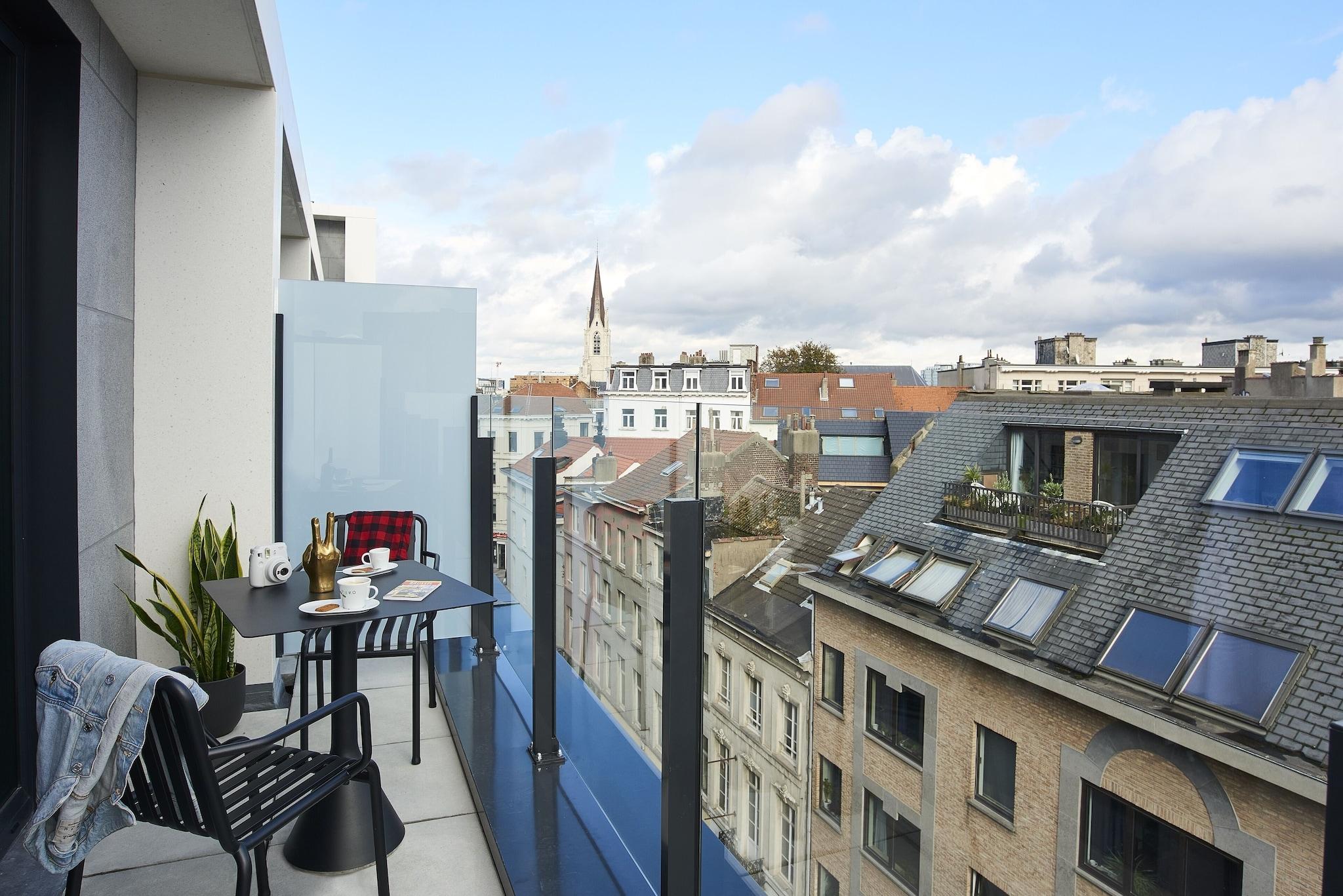 Double Queen Size Bed