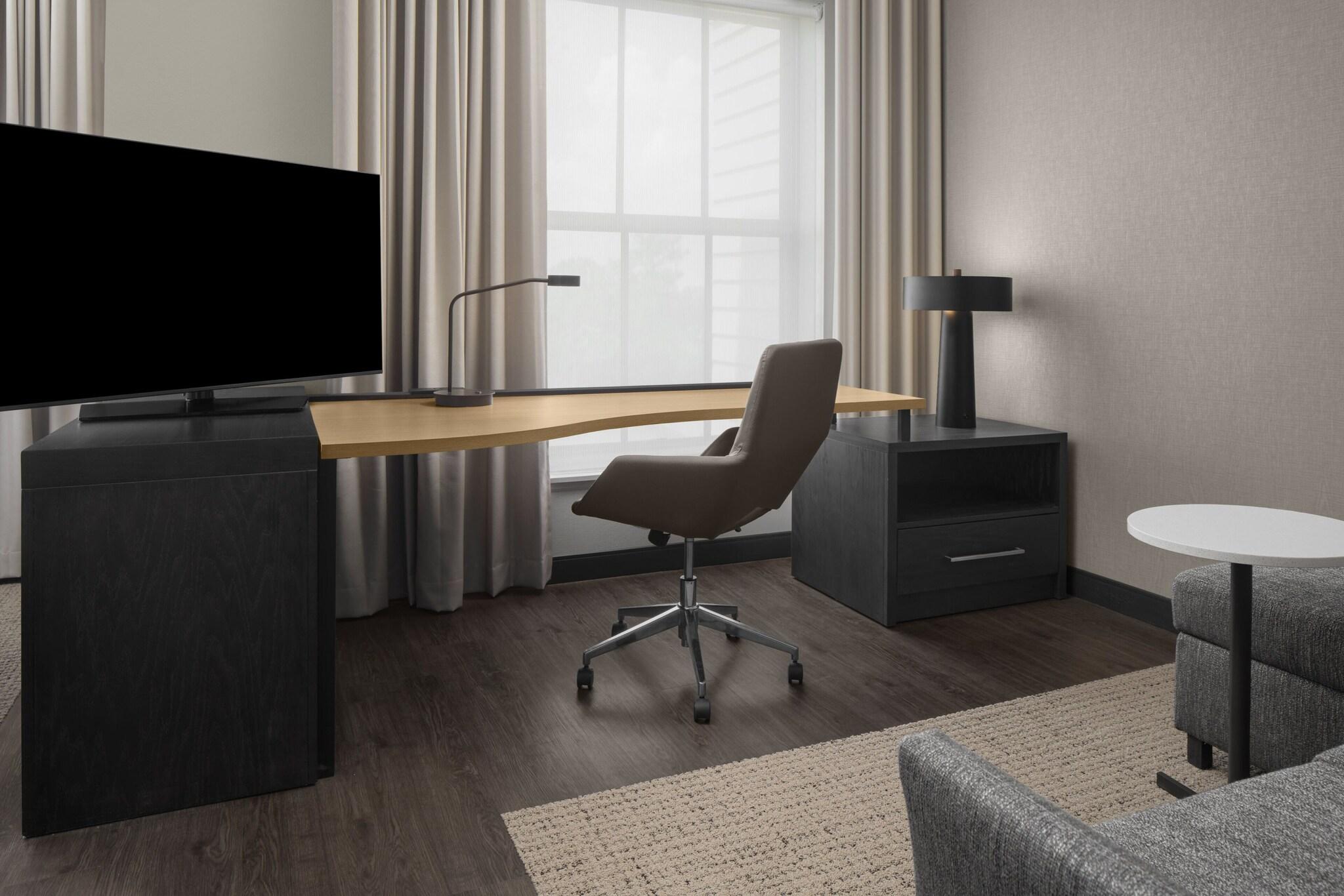 Studio Accessible King Size Bed