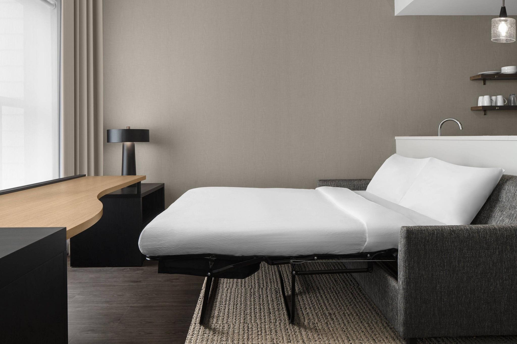 Studio Accessible King Size Bed