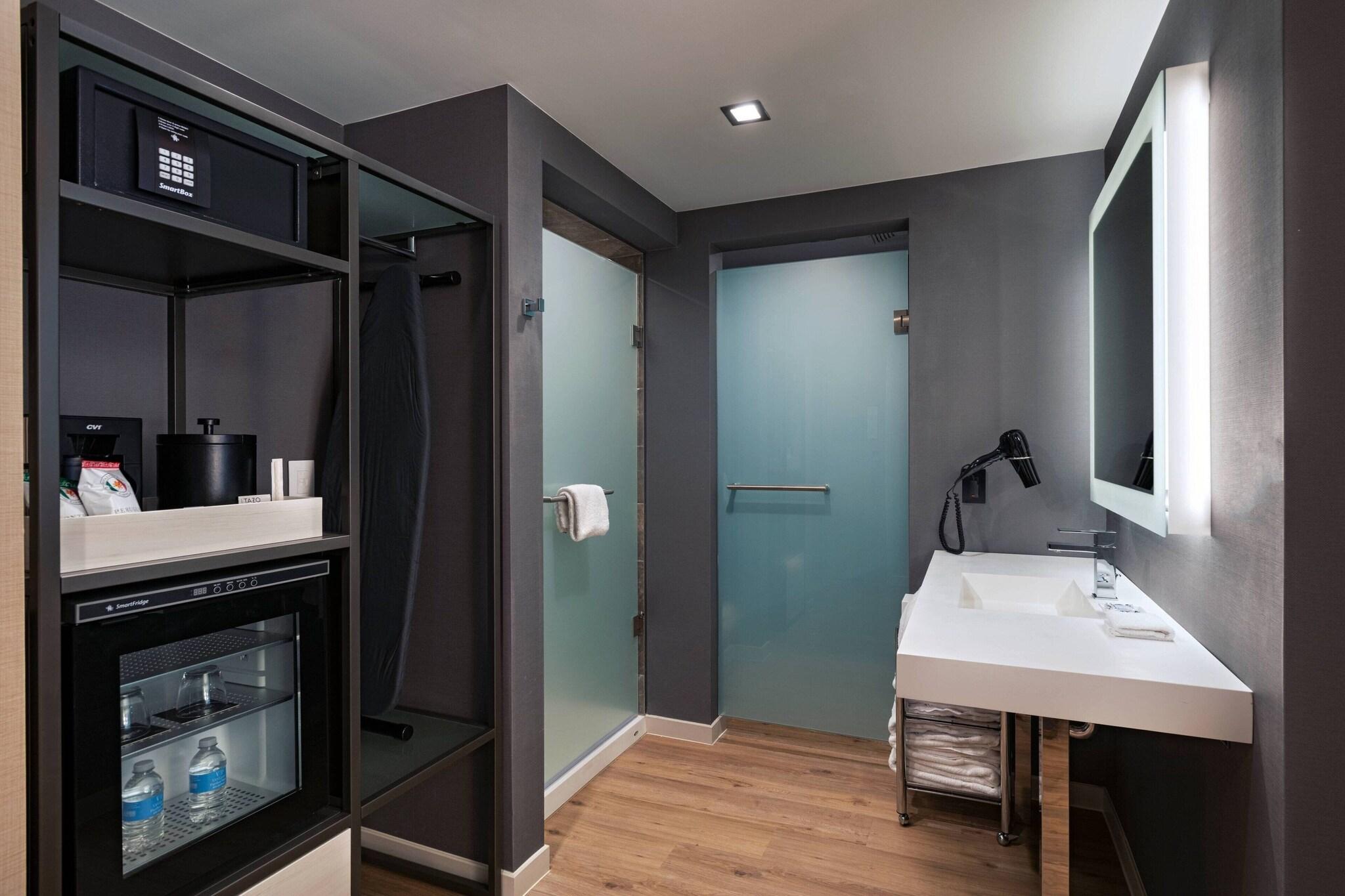 Double Deluxe Two Queen Beds