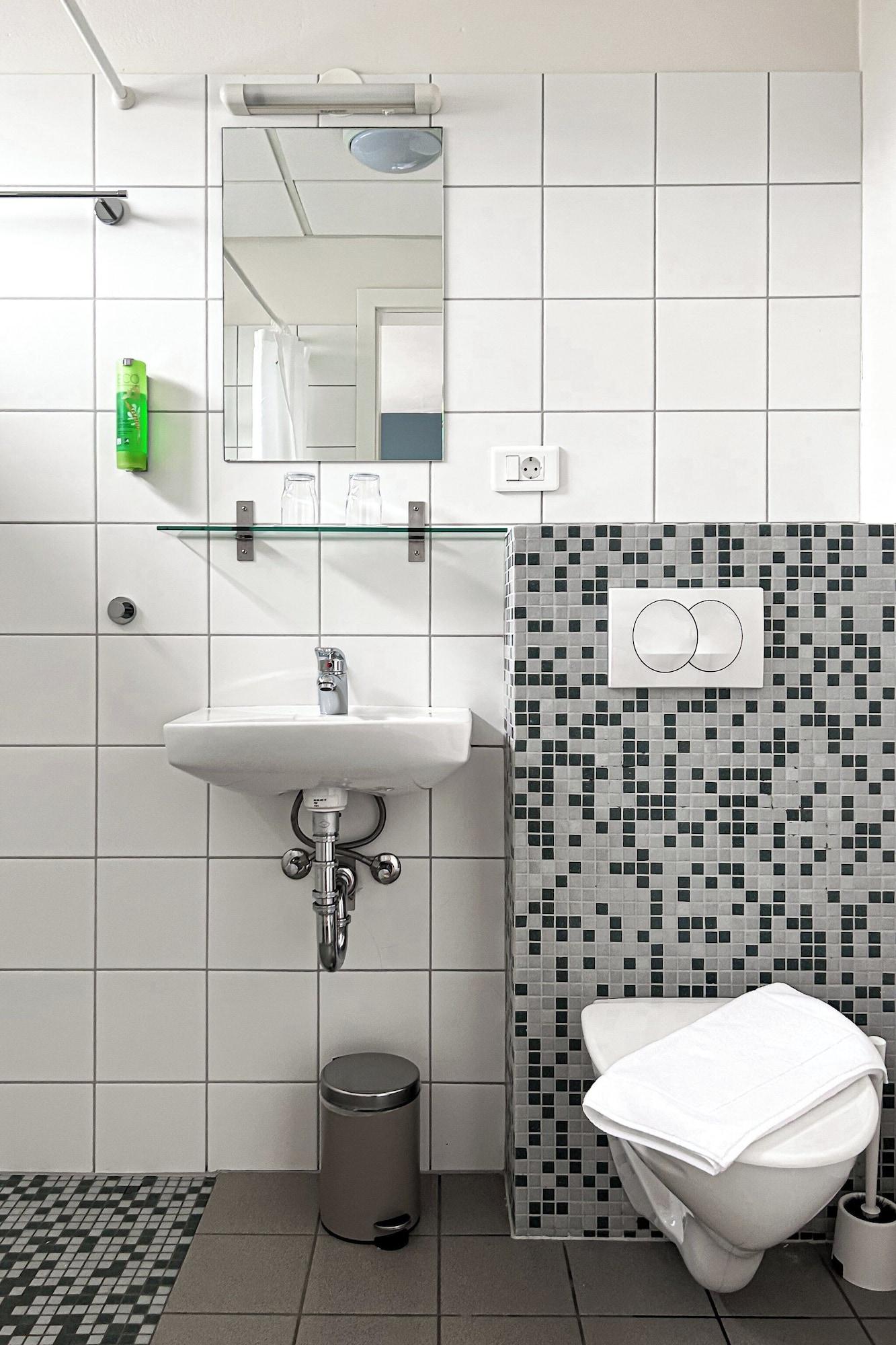 Double or Twin with Double Bed