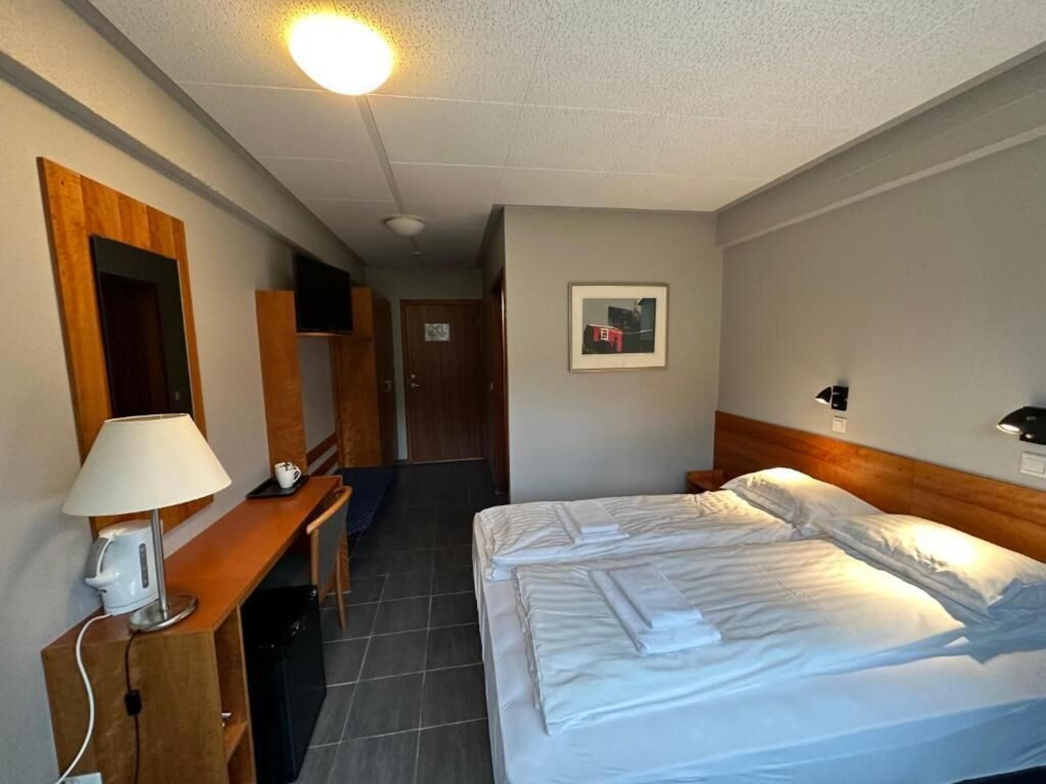 Double or Twin with Double Bed