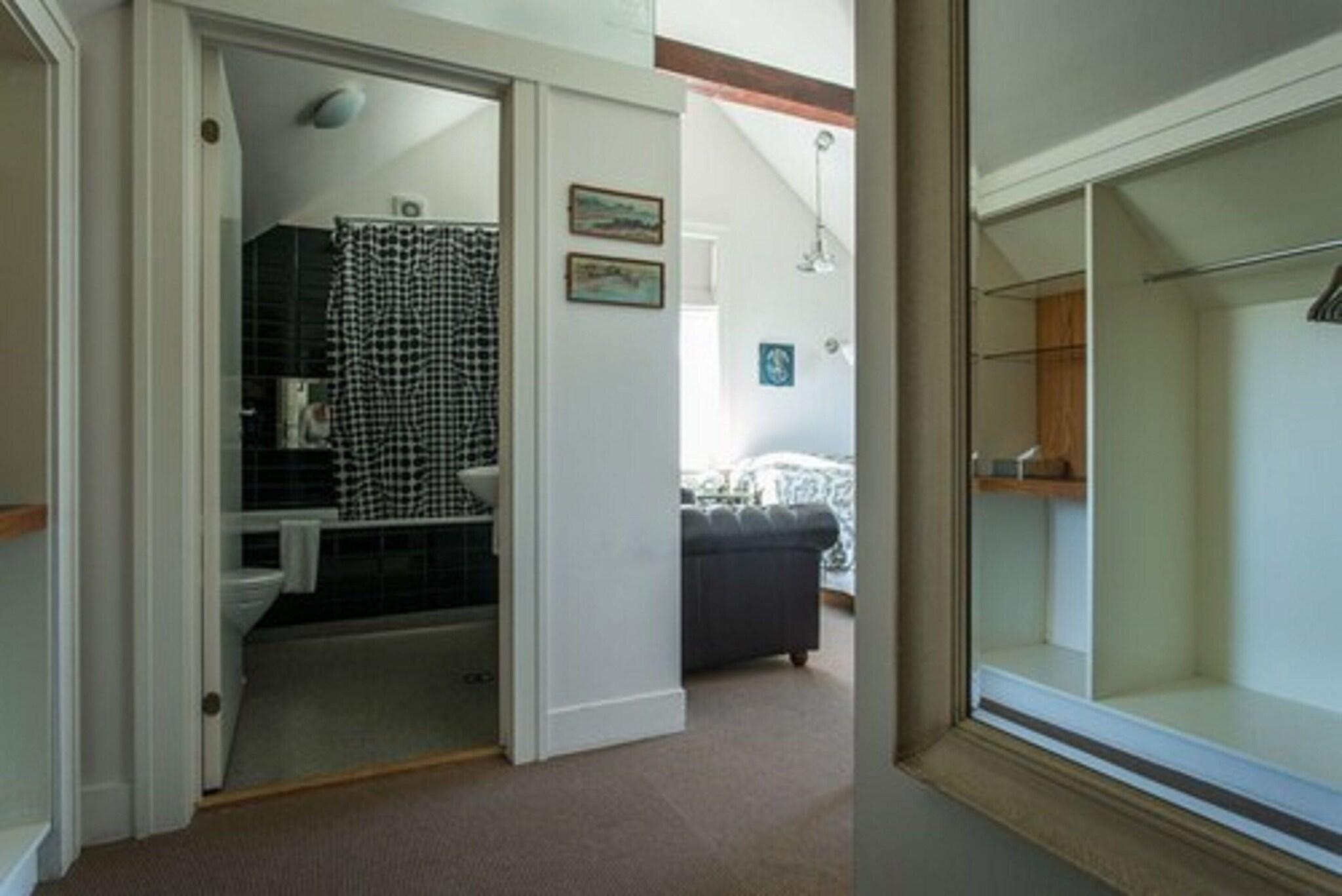 Double Deluxe Queen Bed