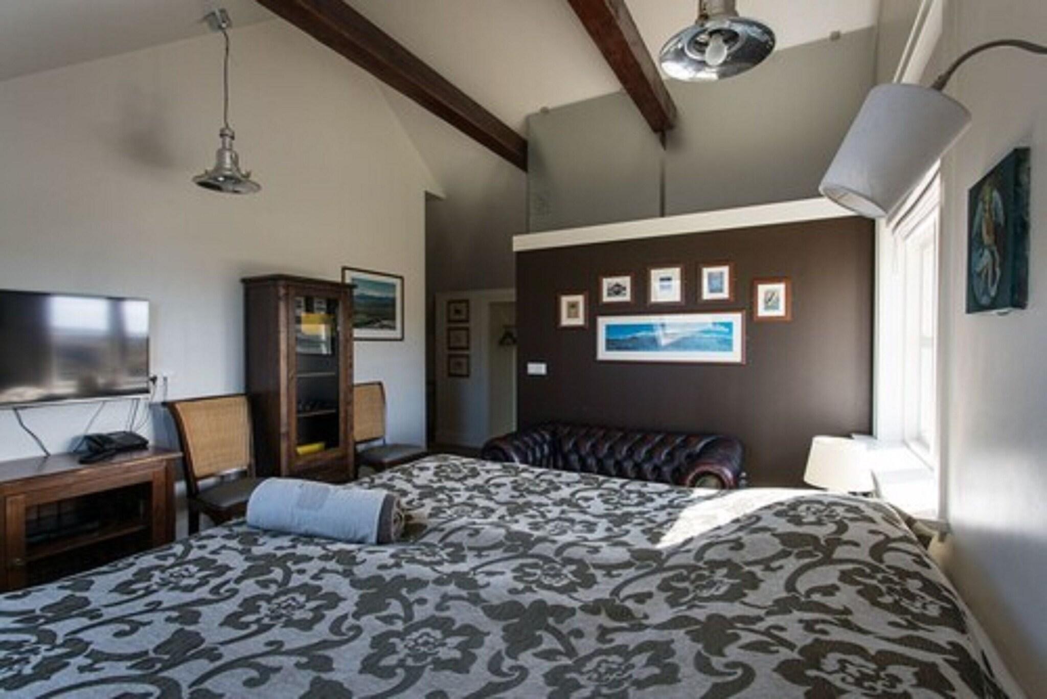 Double Deluxe King Bed