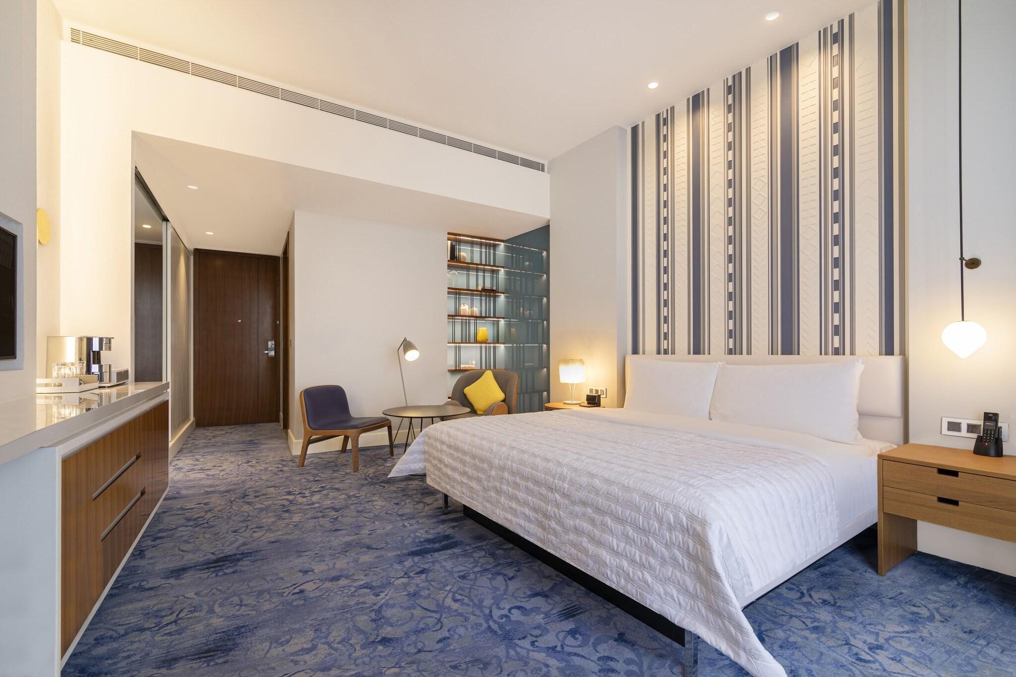 Double Club King Bed