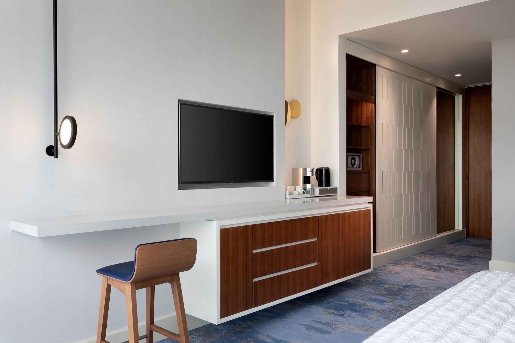 Double Deluxe King Bed