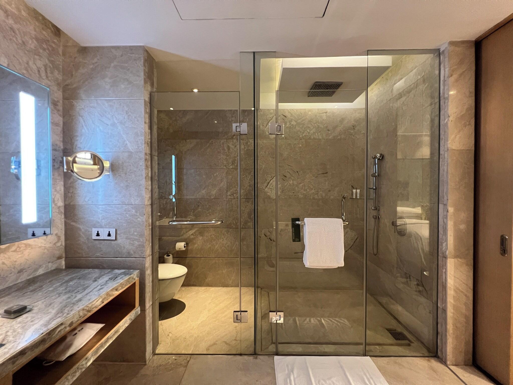 Double Deluxe King Bed