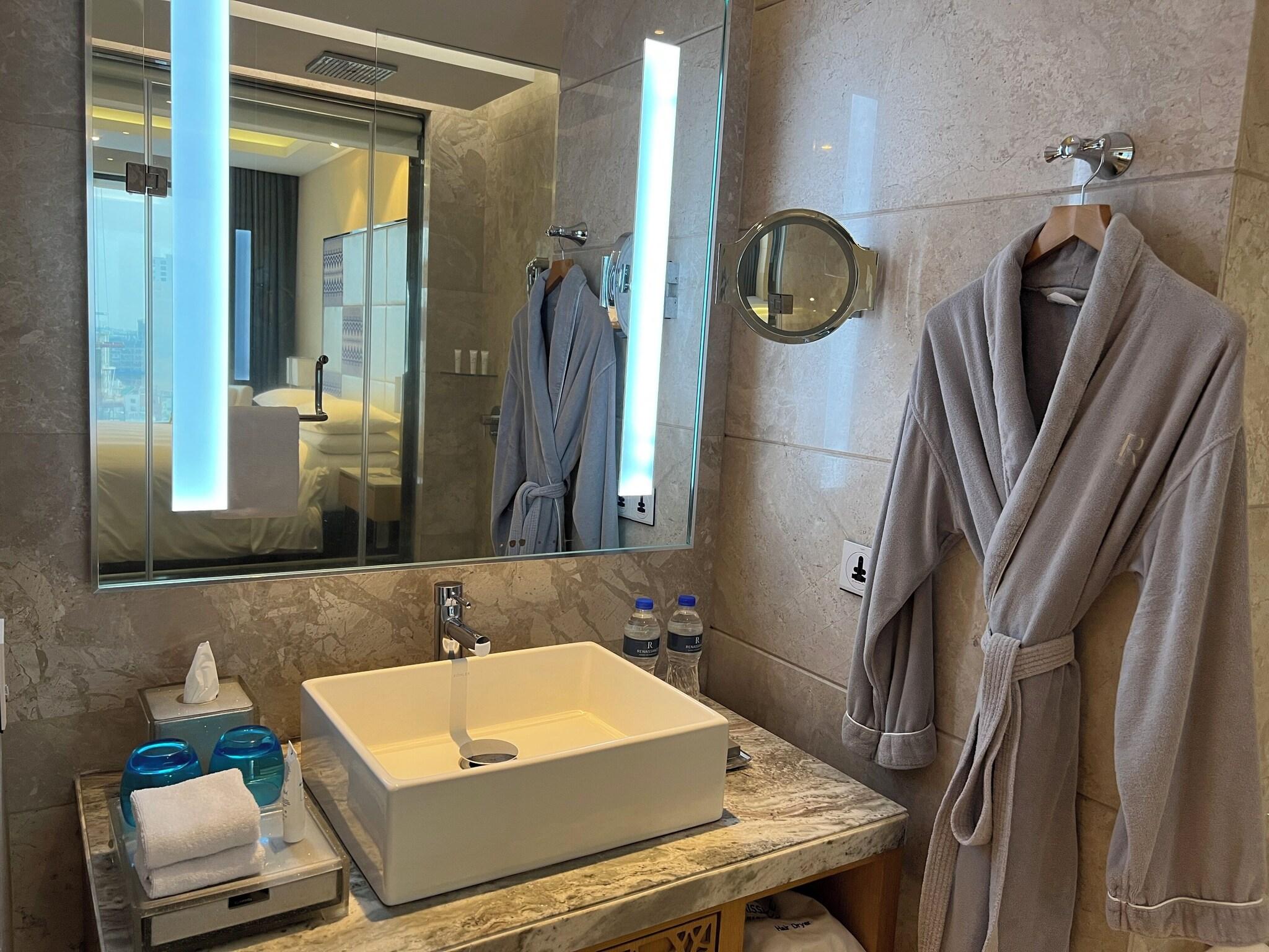 Double Deluxe King Bed