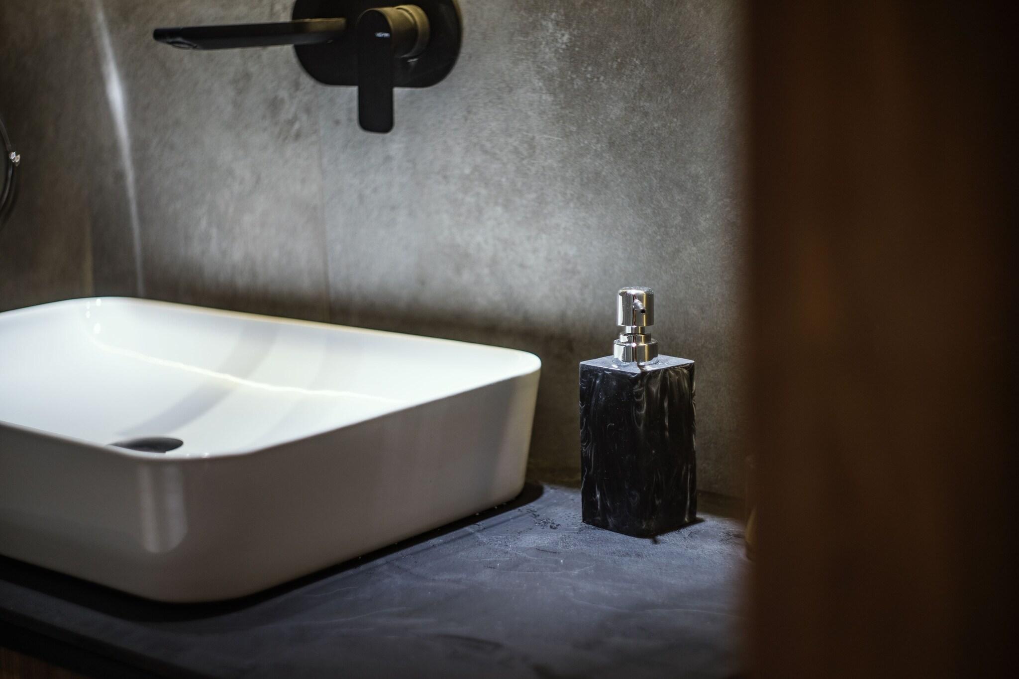 Double Deluxe King Bed