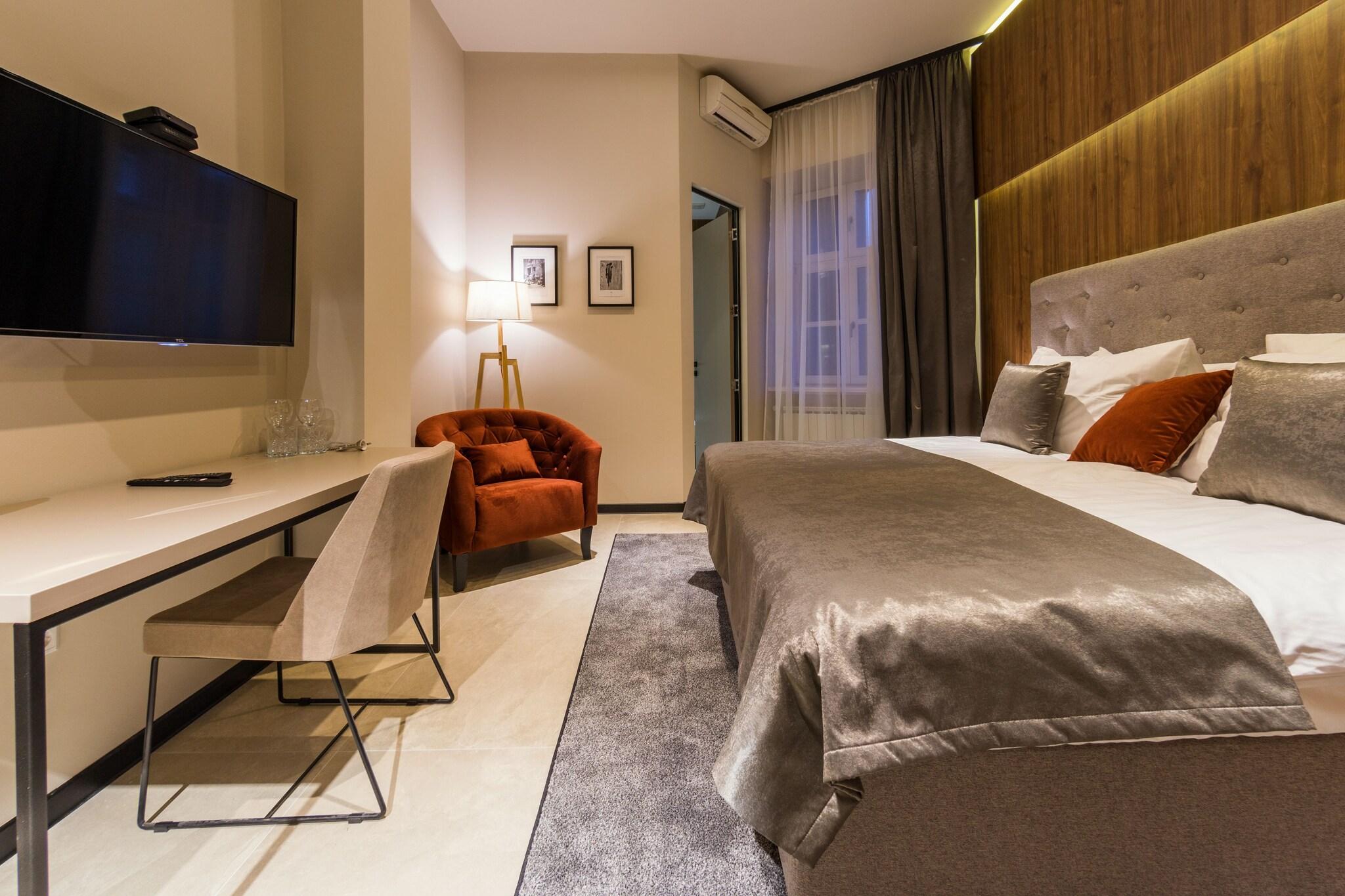 Double Deluxe King Bed