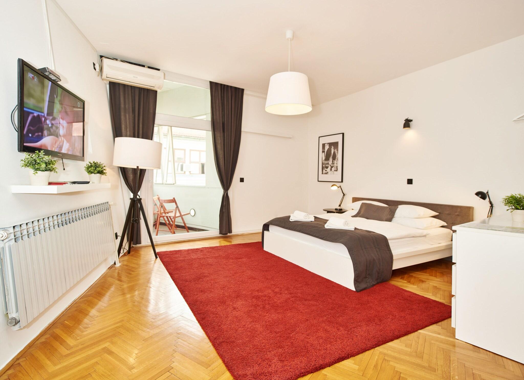 Studio Queen Size Bed