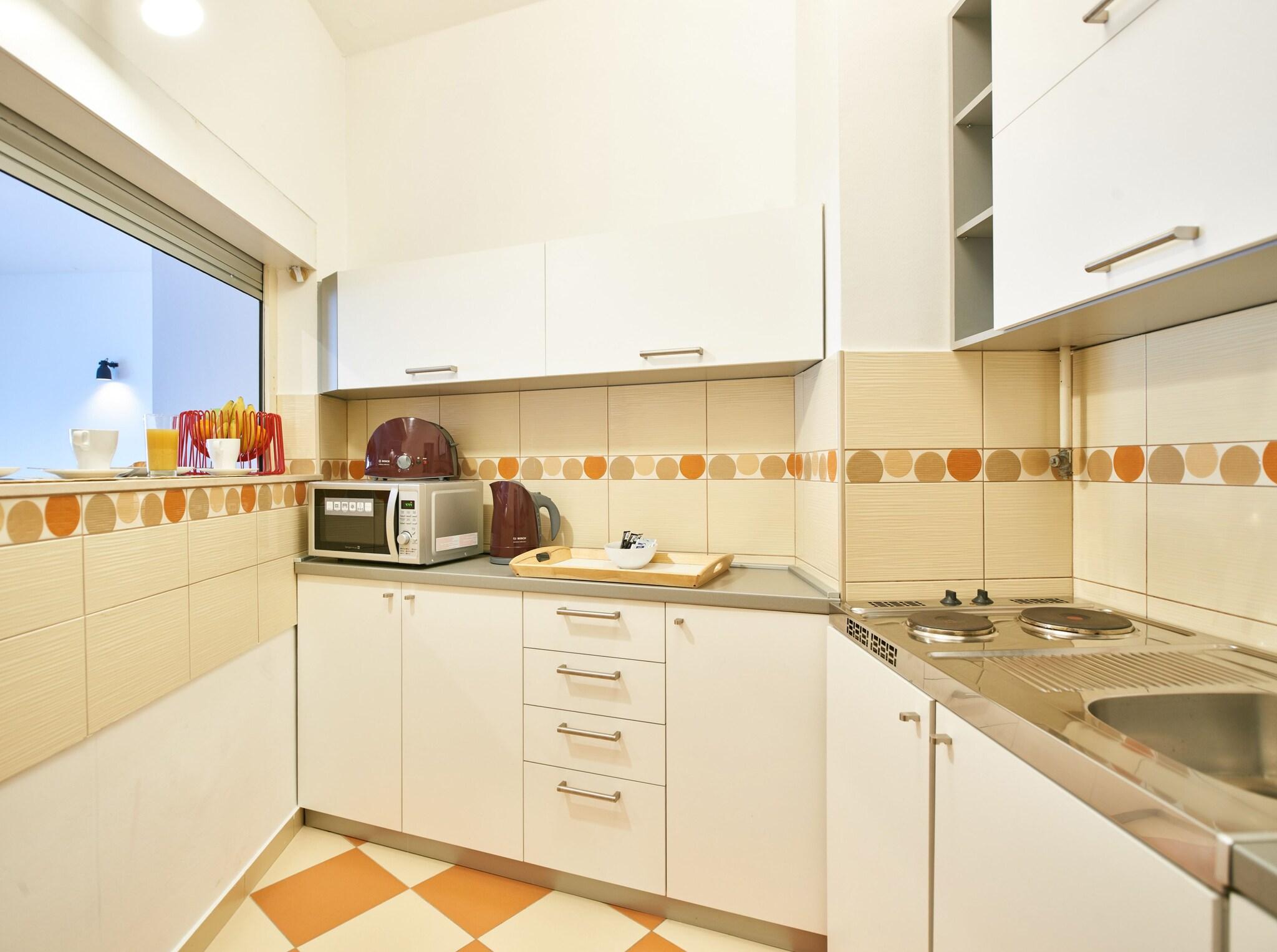 Studio Queen Size Bed