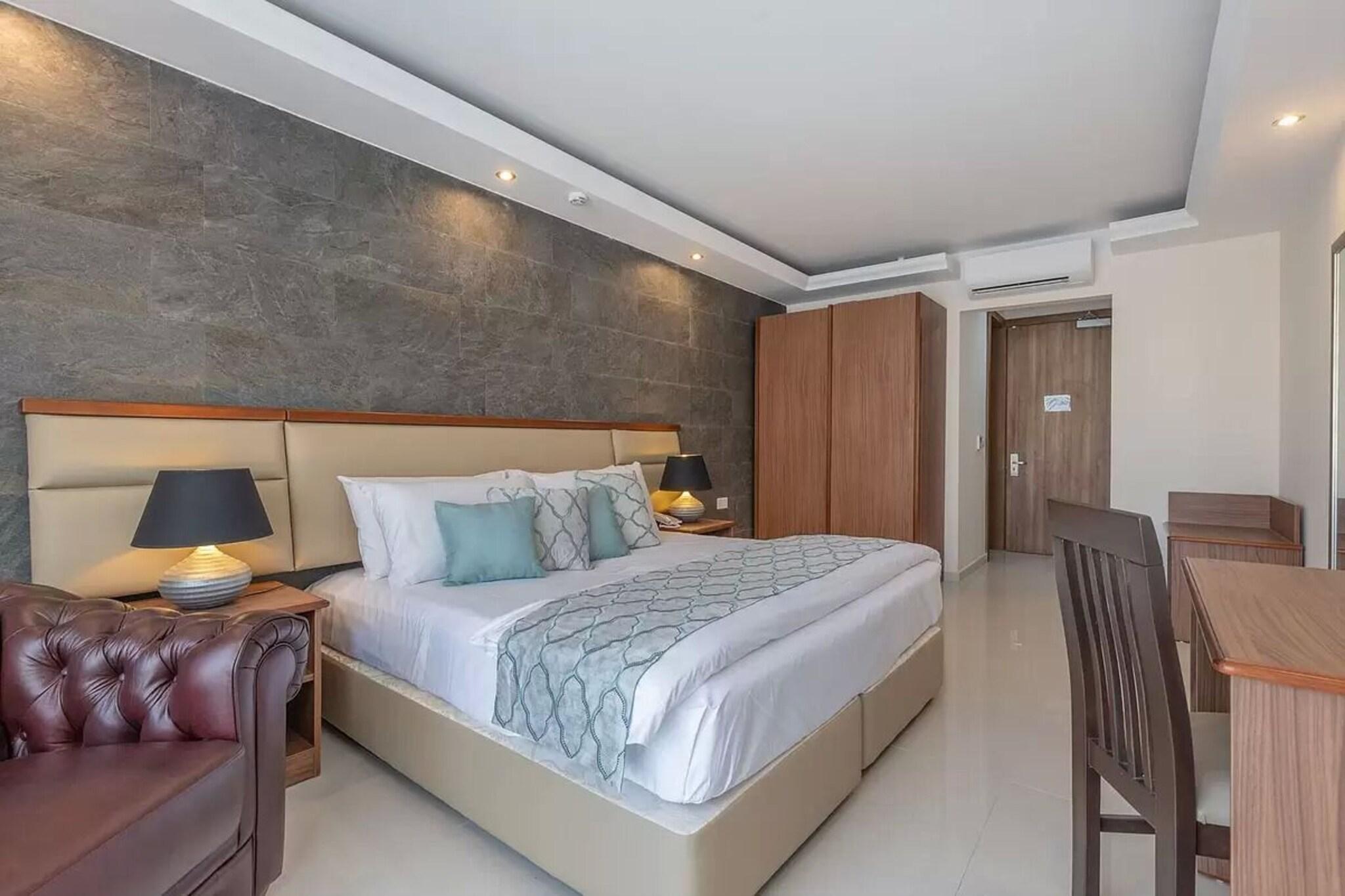 Double Deluxe King Bed