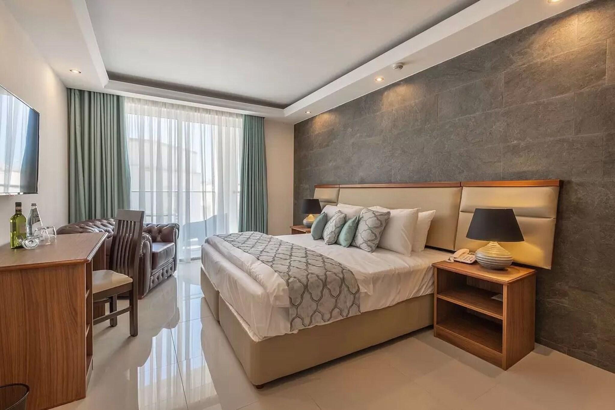 Double Deluxe King Bed