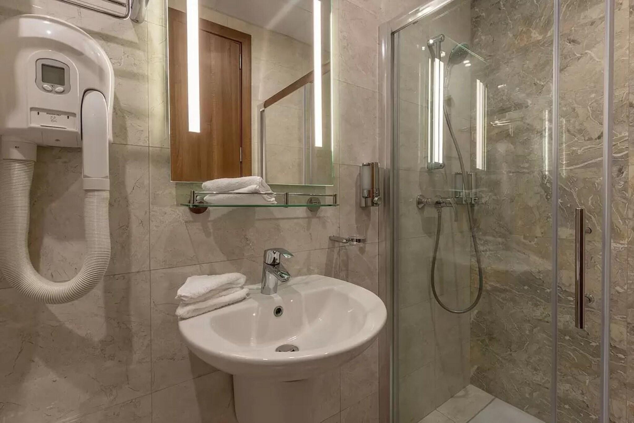 Quadruple Two King Beds