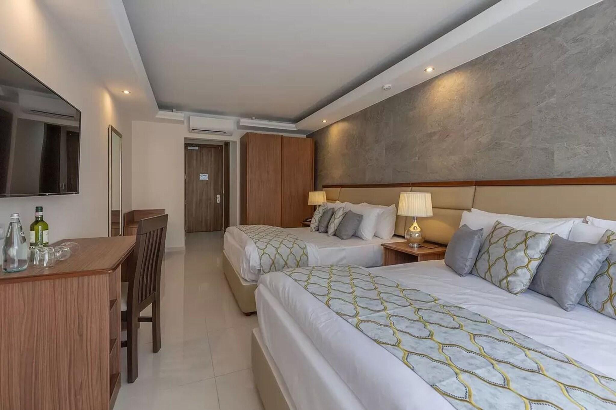 Quadruple Two King Beds