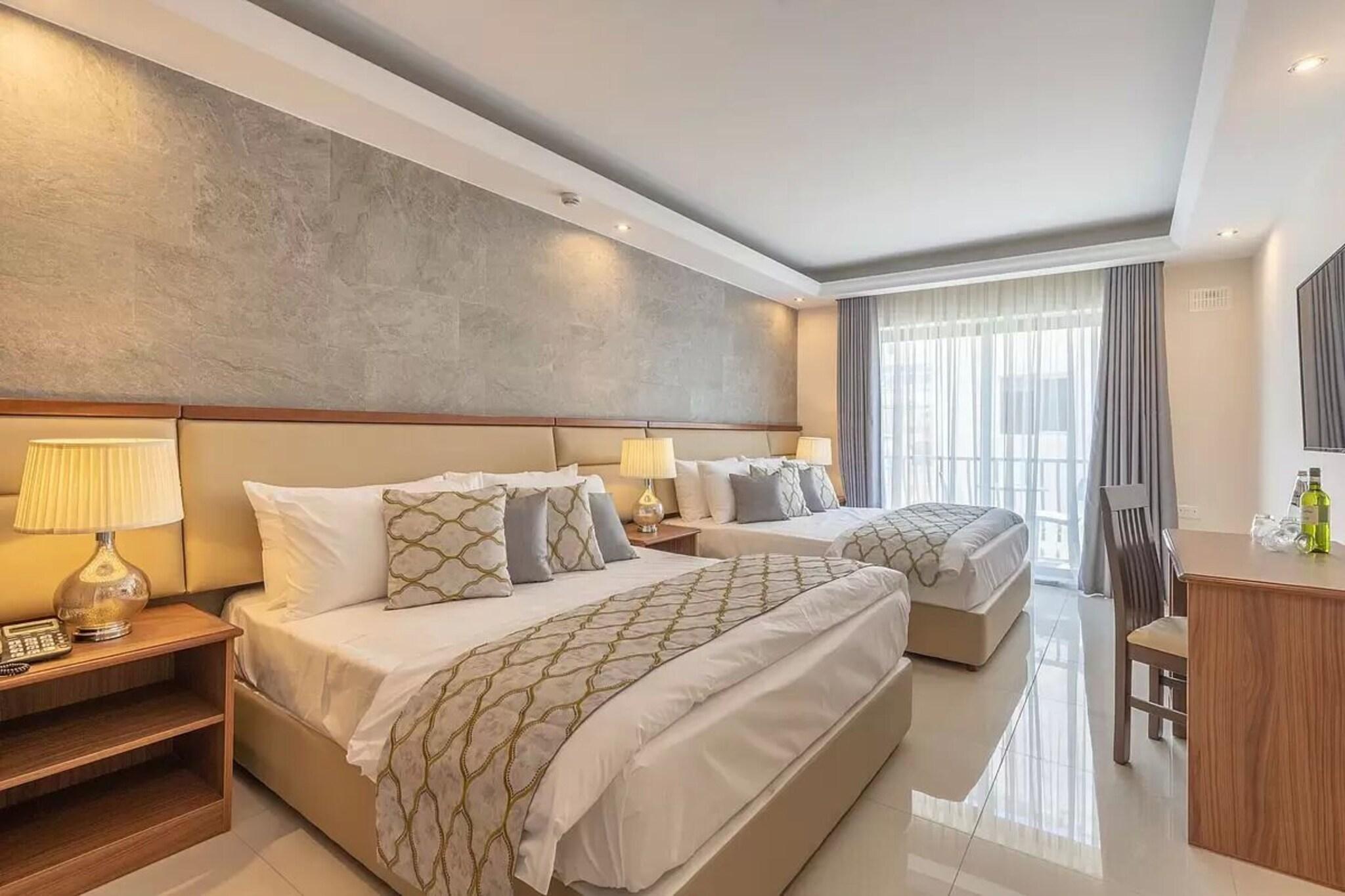 Quadruple Two King Beds