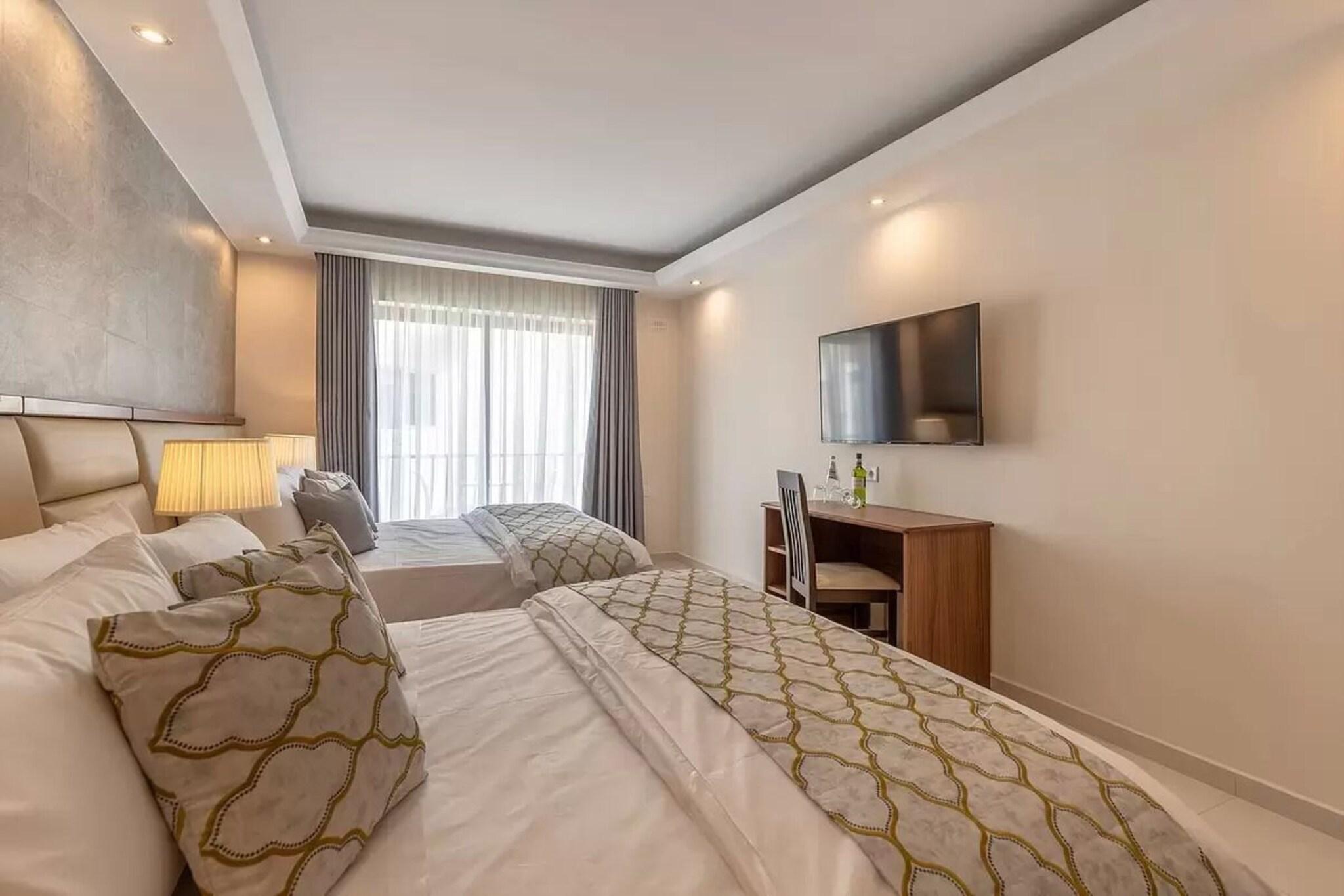 Quadruple Two King Beds