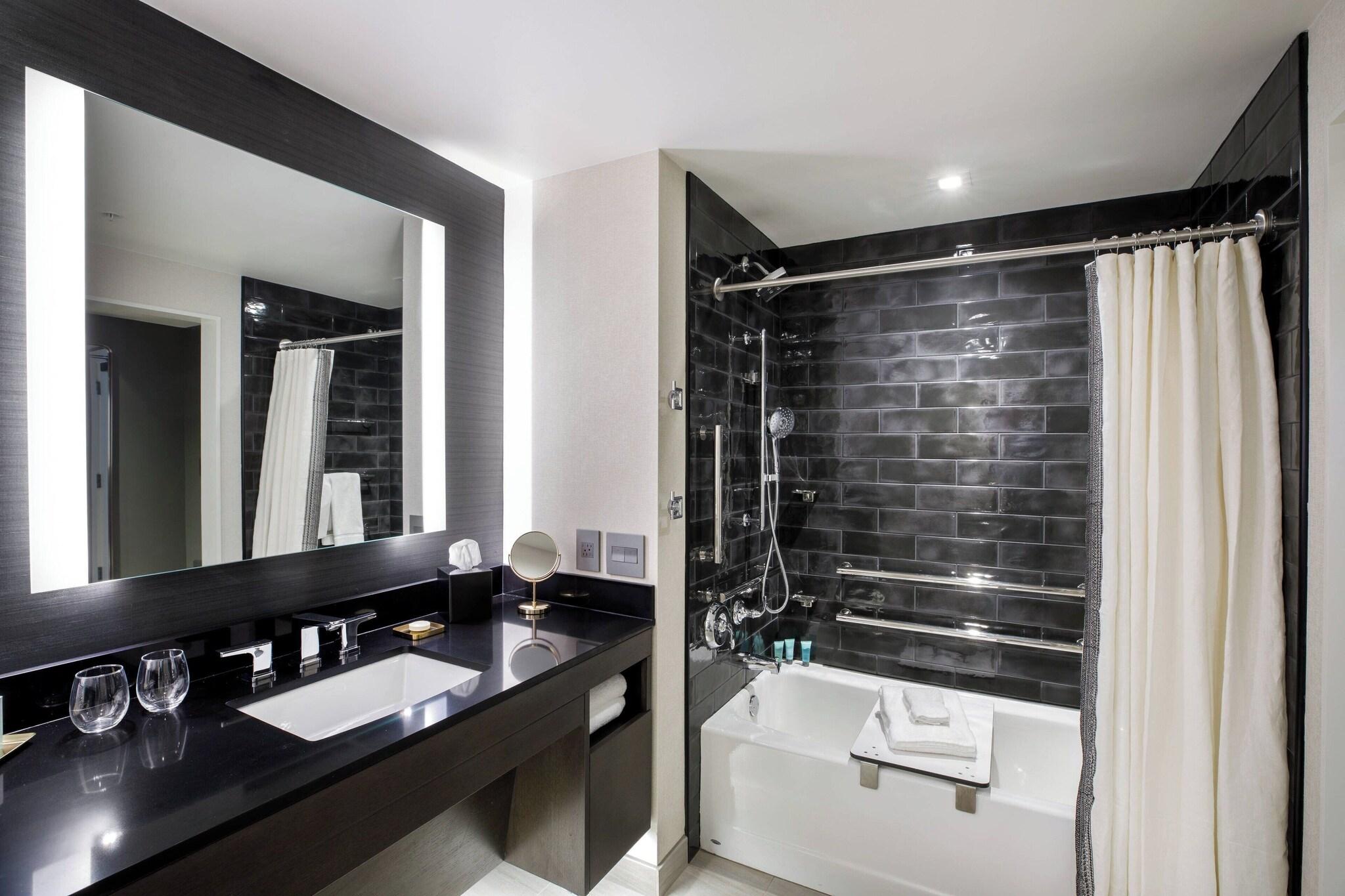 Double Deluxe King Bed