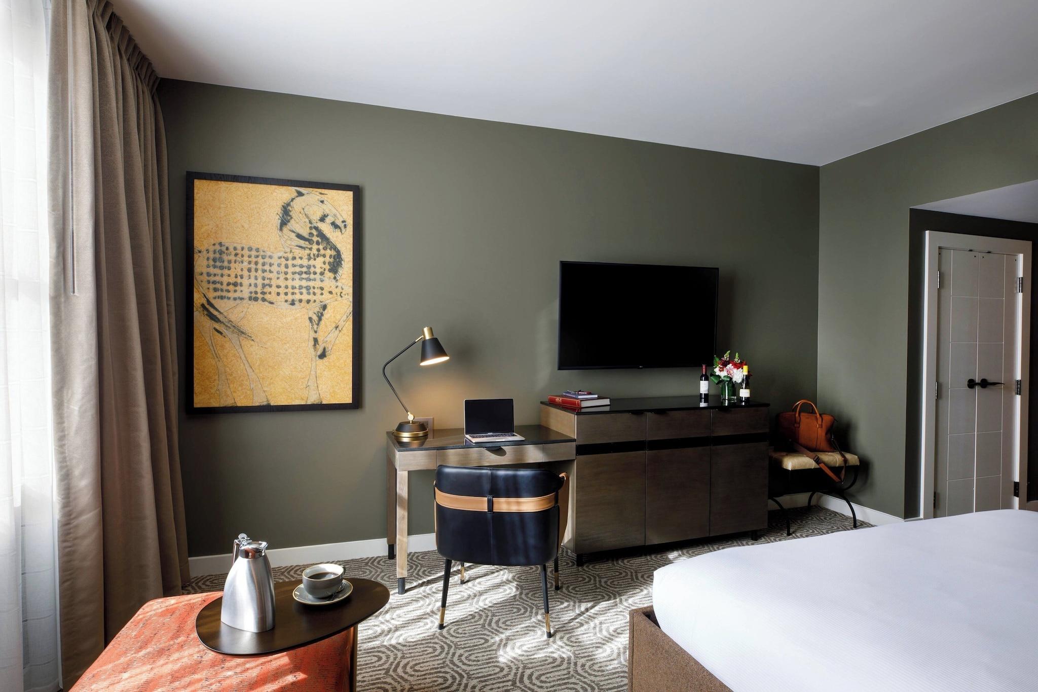 Double Deluxe King Bed