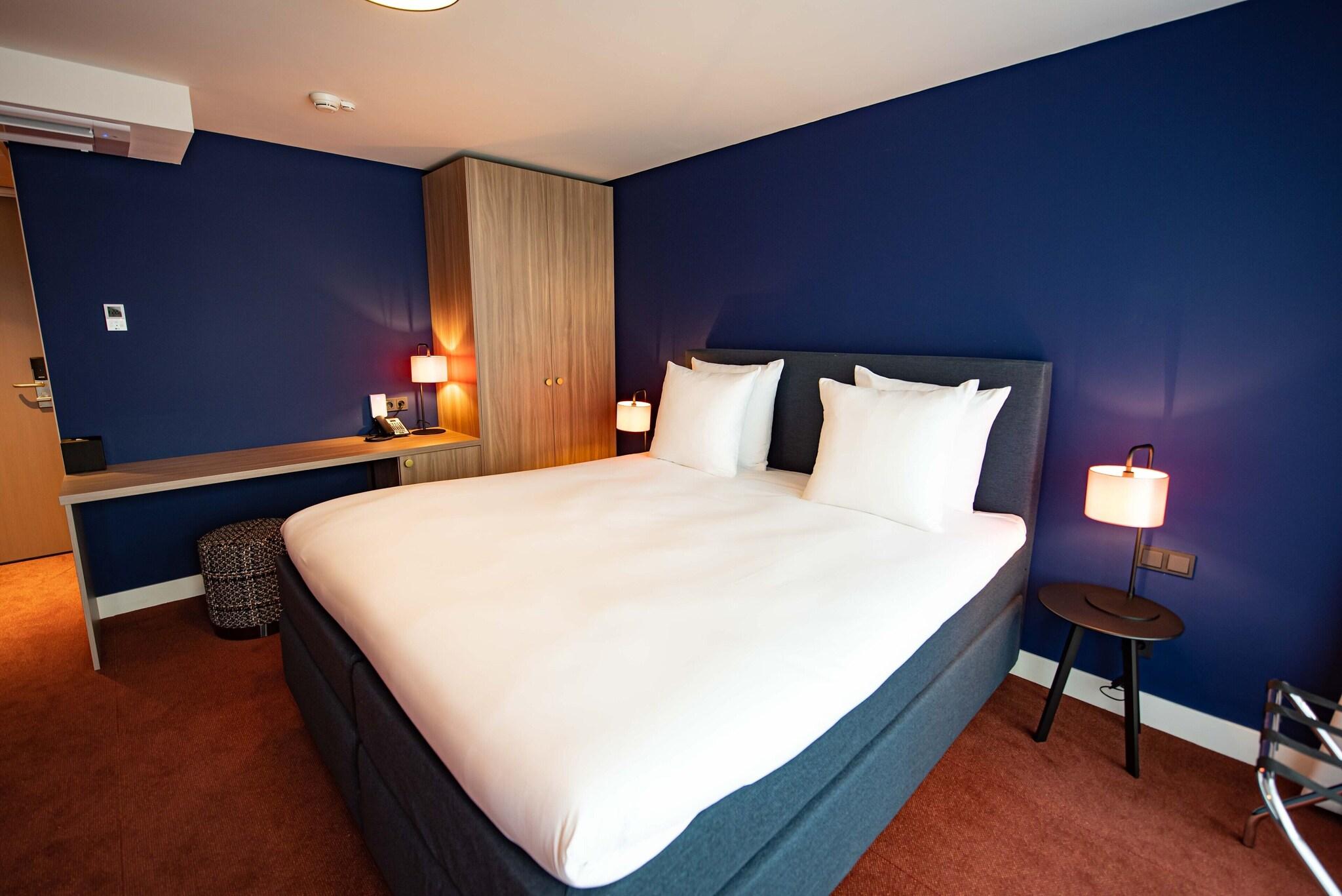 Double Deluxe King Bed