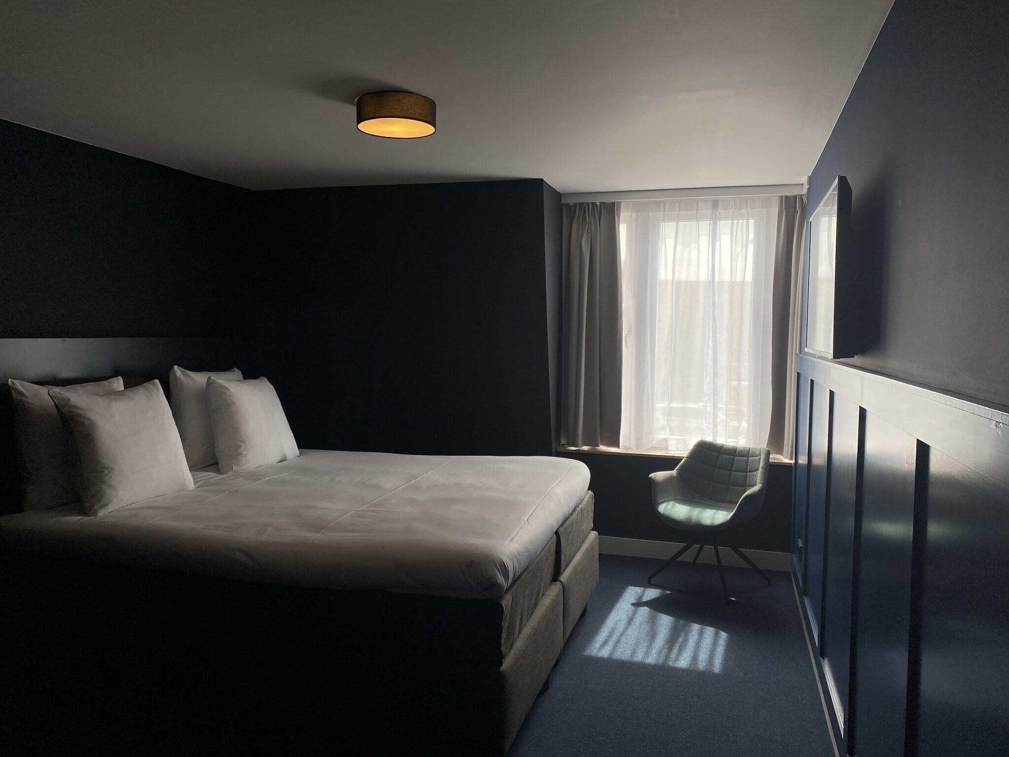 Double Deluxe King Bed