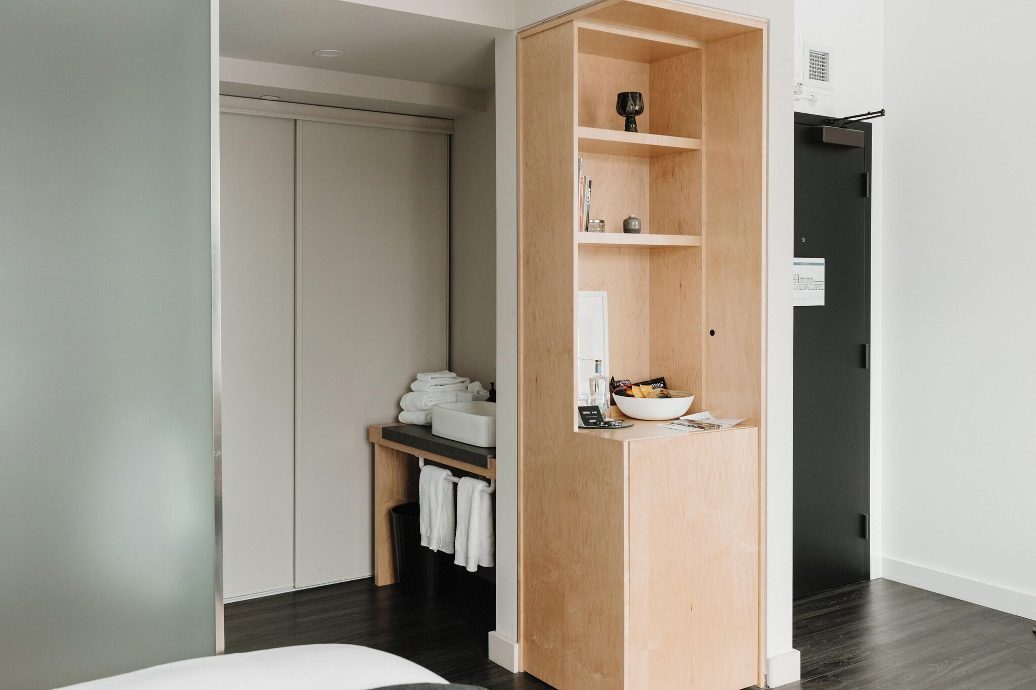 Studio King Size Bed