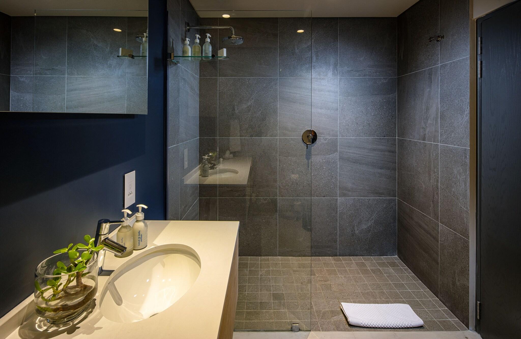 Double Deluxe King Bed