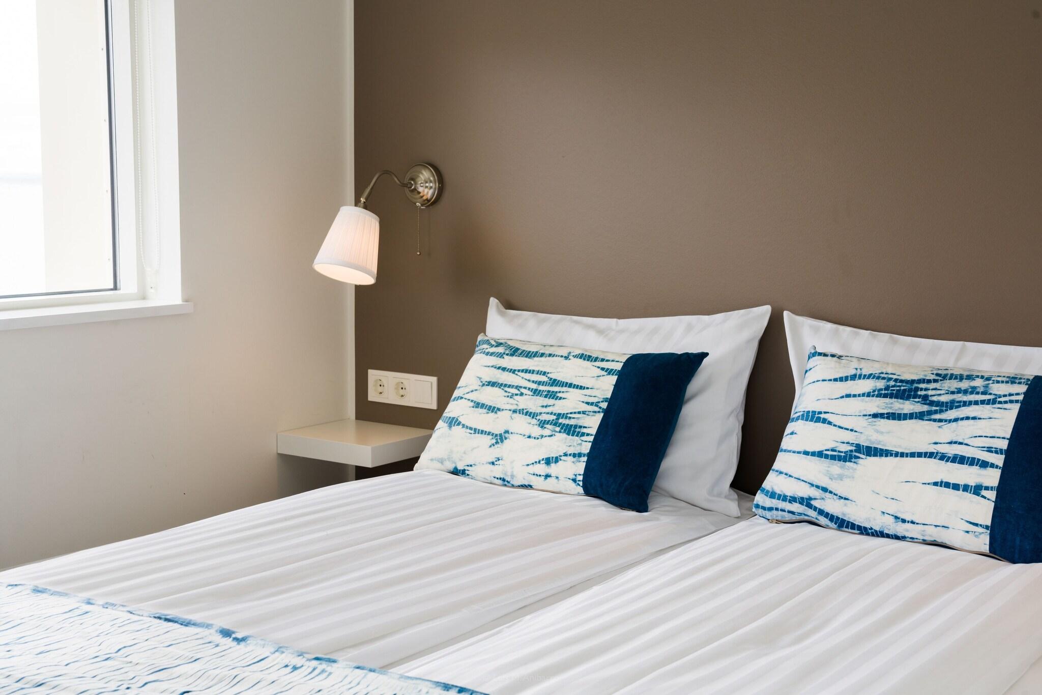 Double Ocean View Queen Bed