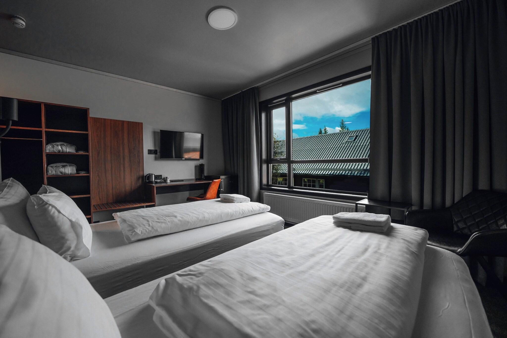 Double or Twin with Double Bed