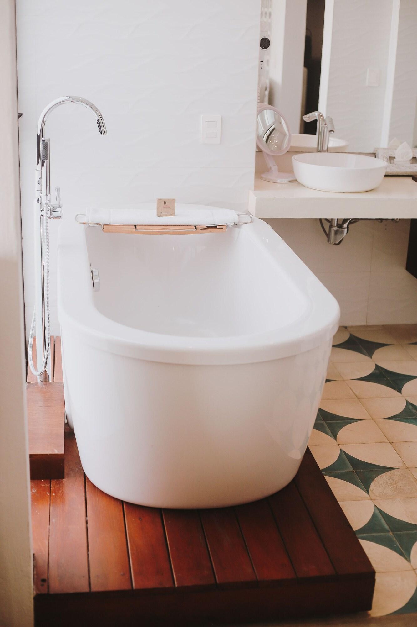 Suite Ocean View King Bed