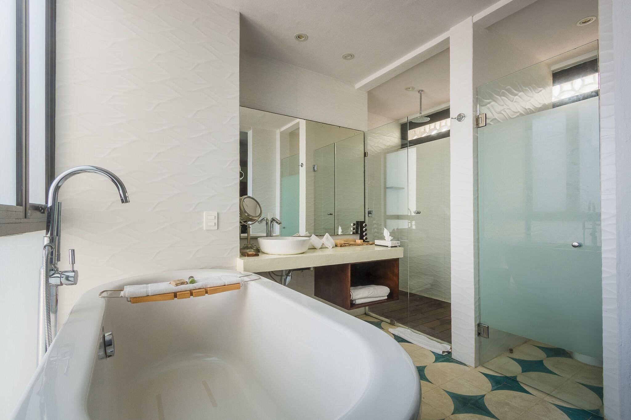 Suite Ocean View King Bed