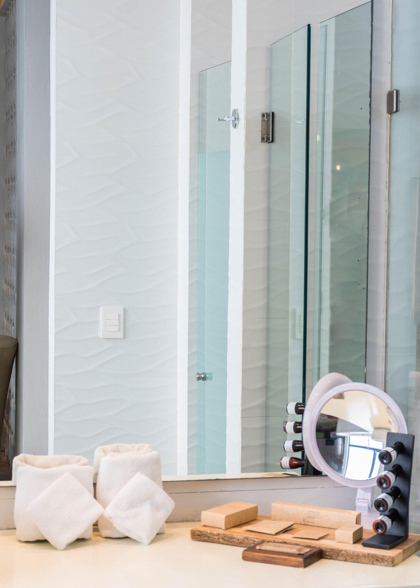 Suite Ocean View King Bed