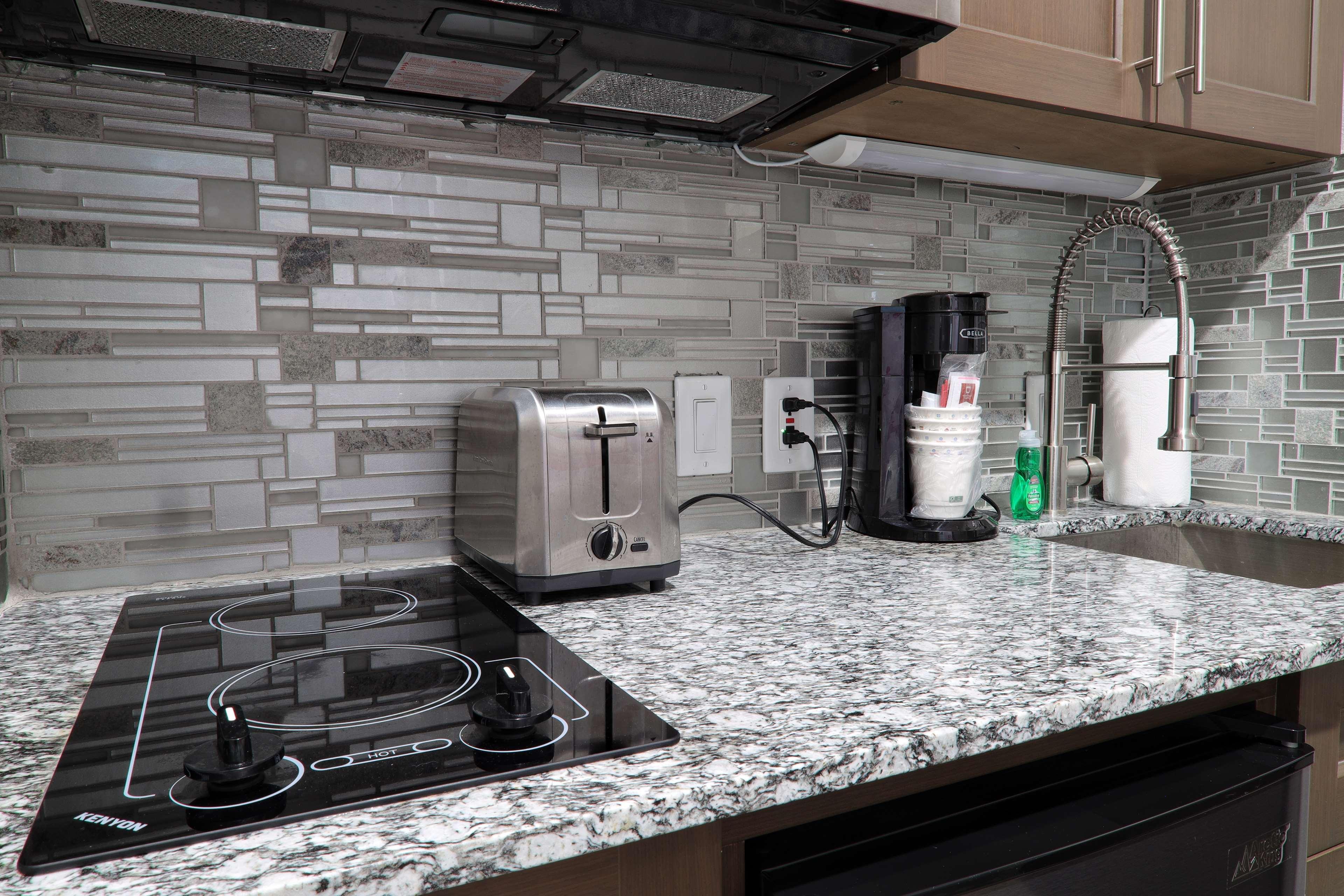 Suite Accessible King Size Bed