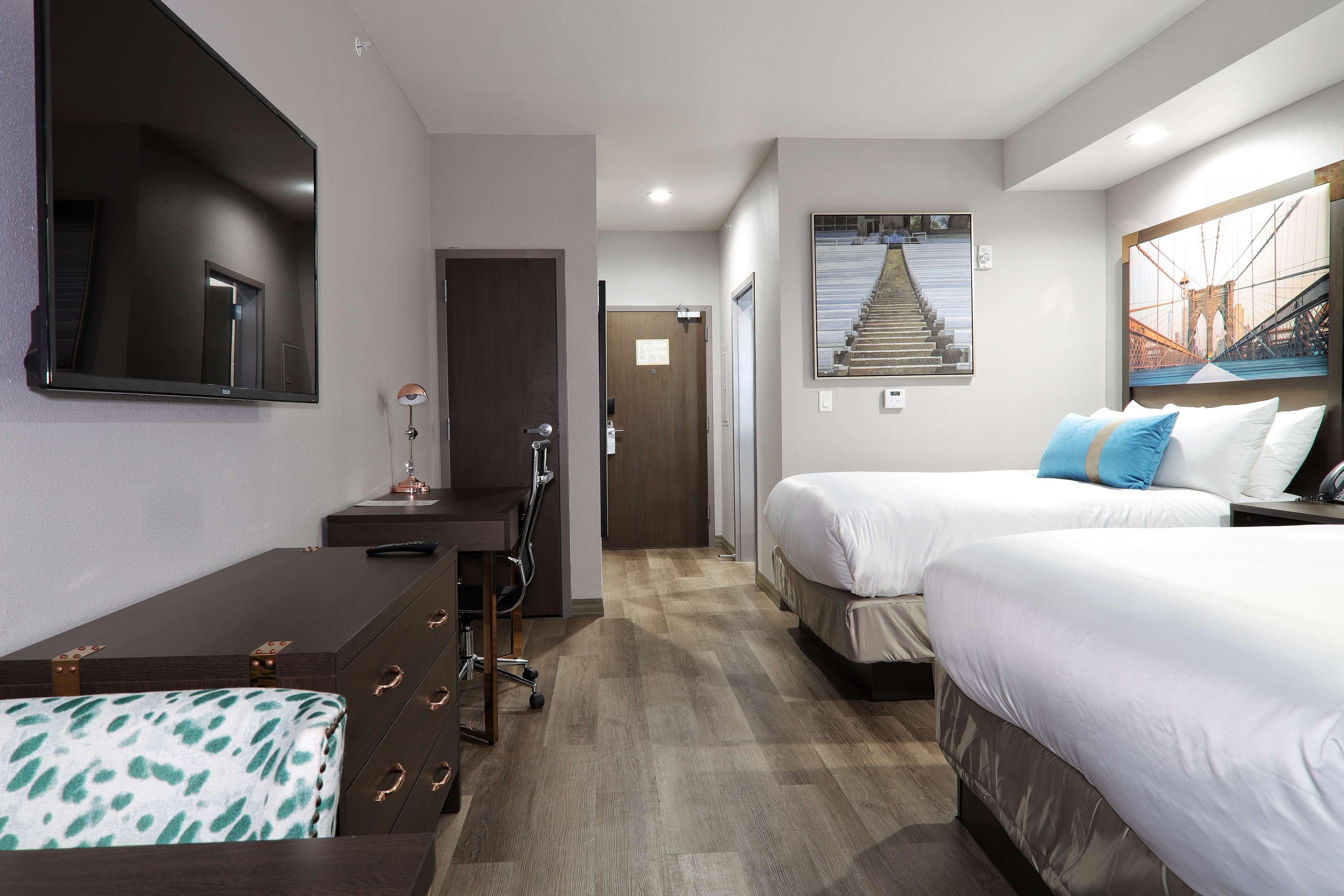 Suite Two Queen Beds