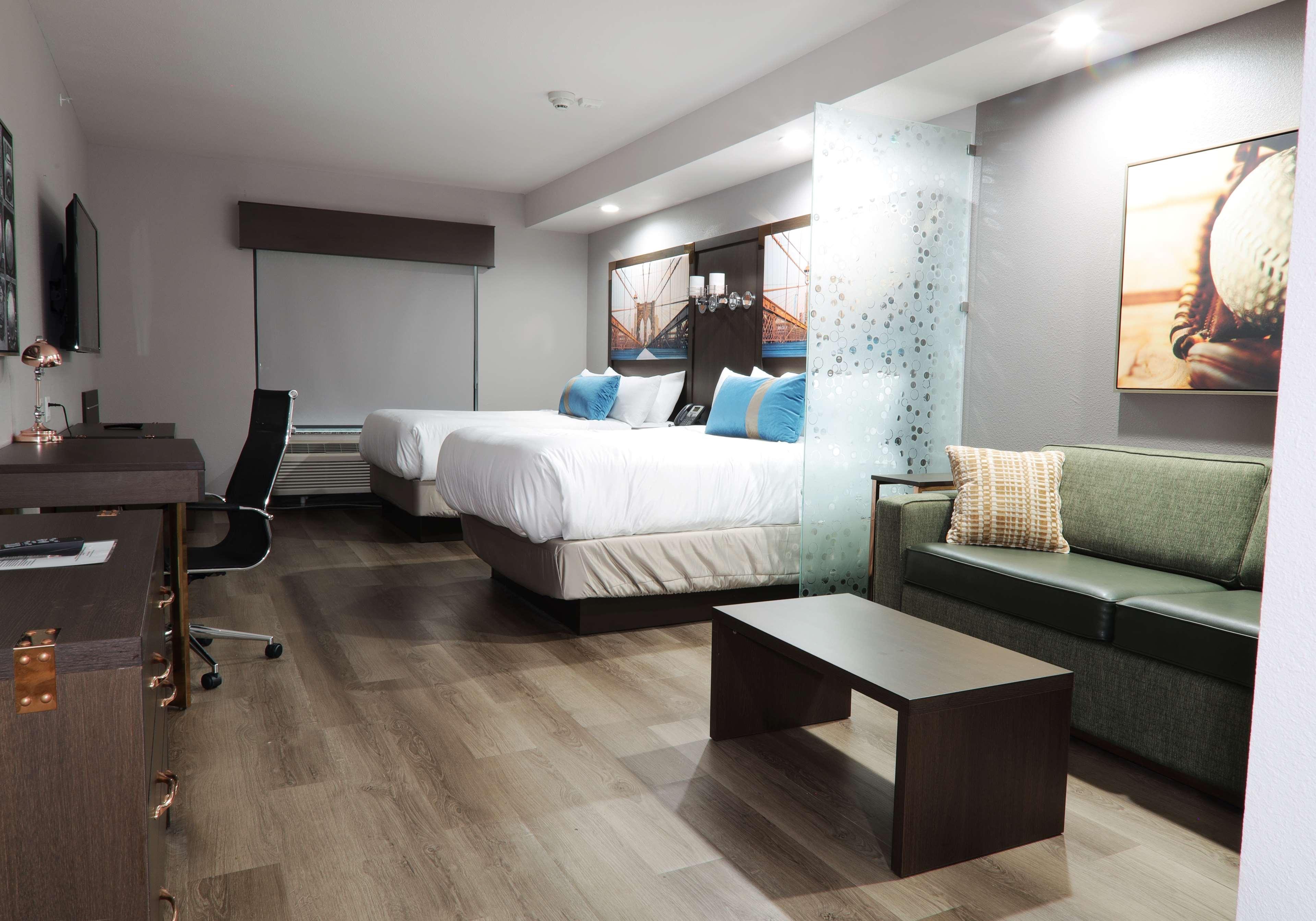 Suite Two Queen Beds