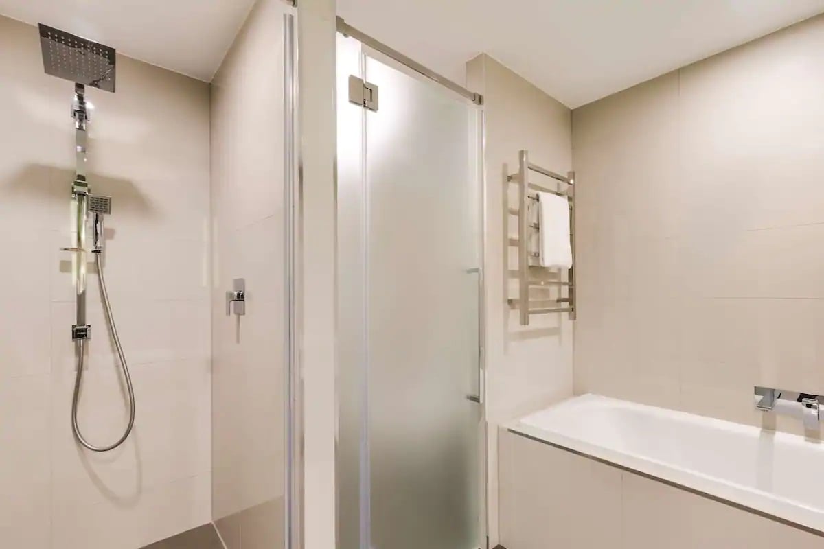 Suite Deluxe City View King Bed