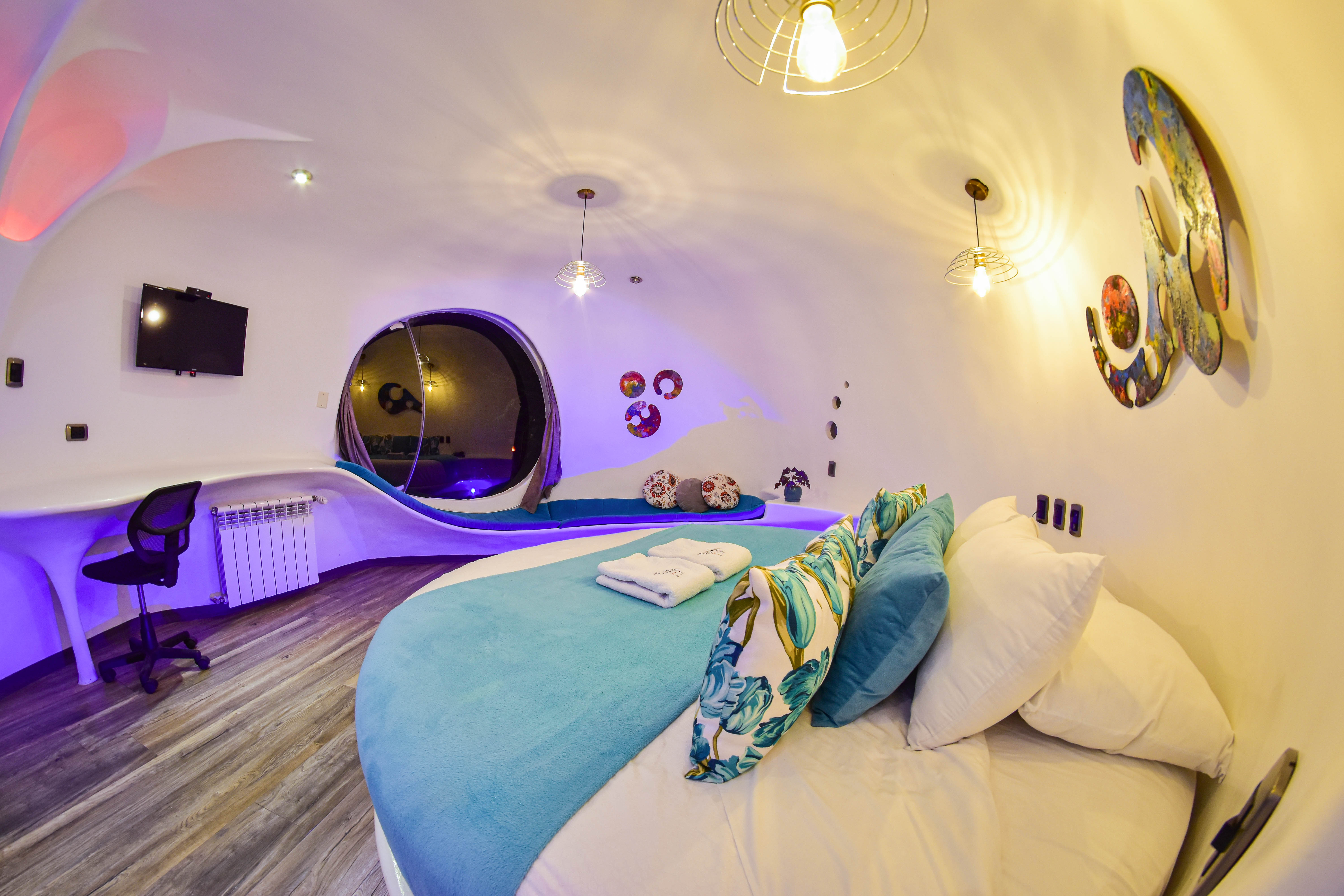 Room King Bed with Jacuzzi