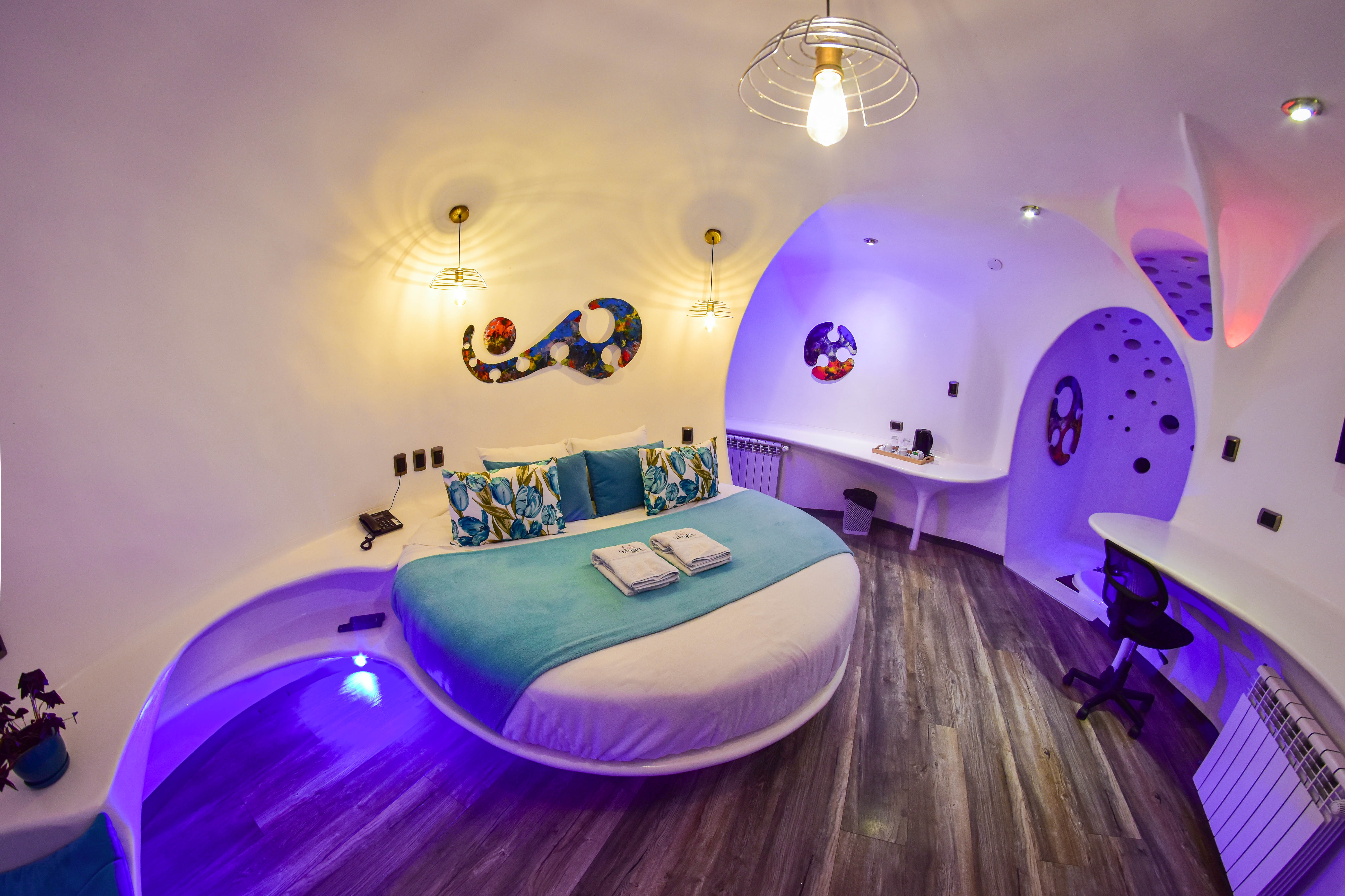 Room King Bed with Jacuzzi