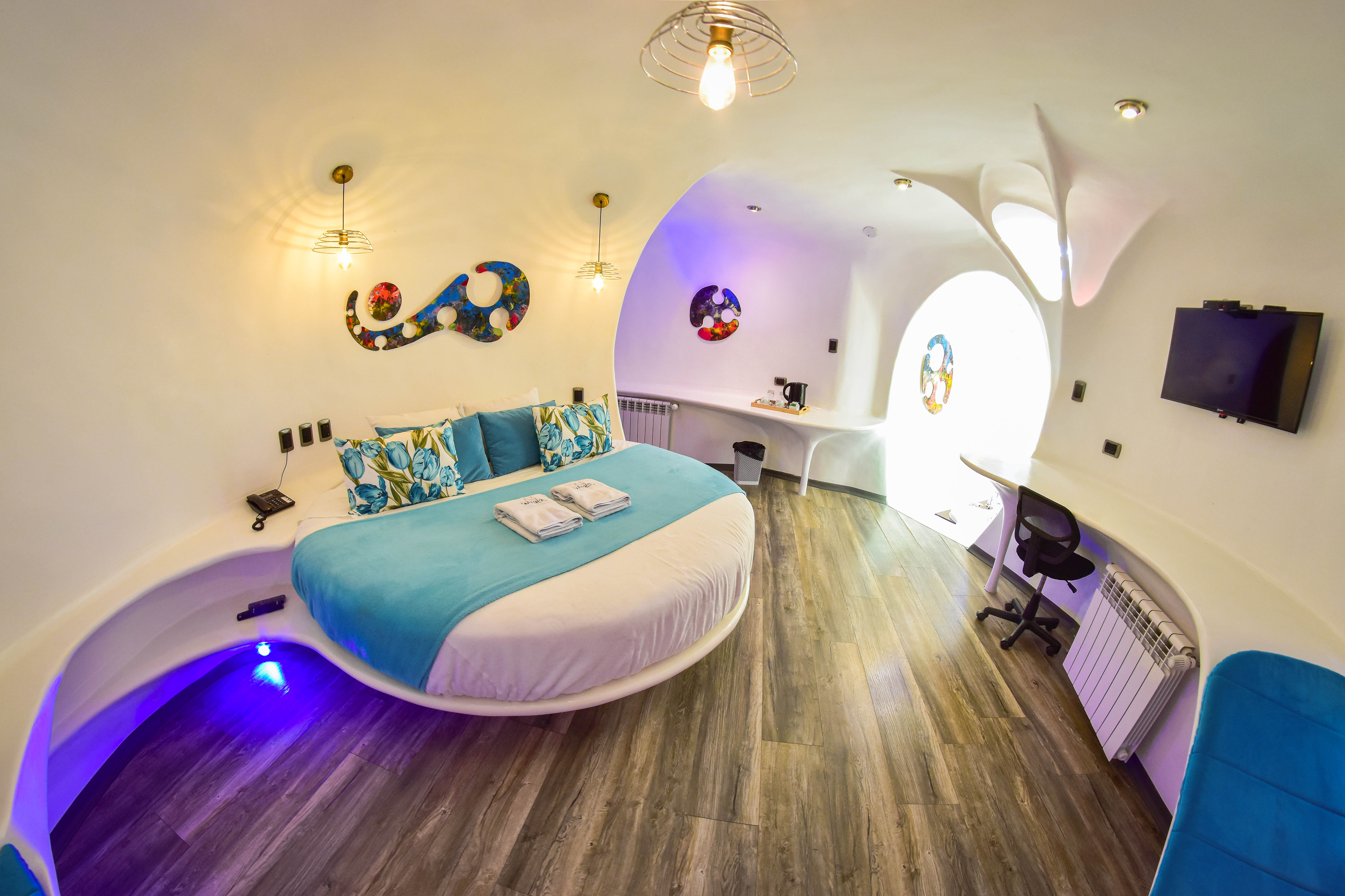 Room King Bed with Jacuzzi