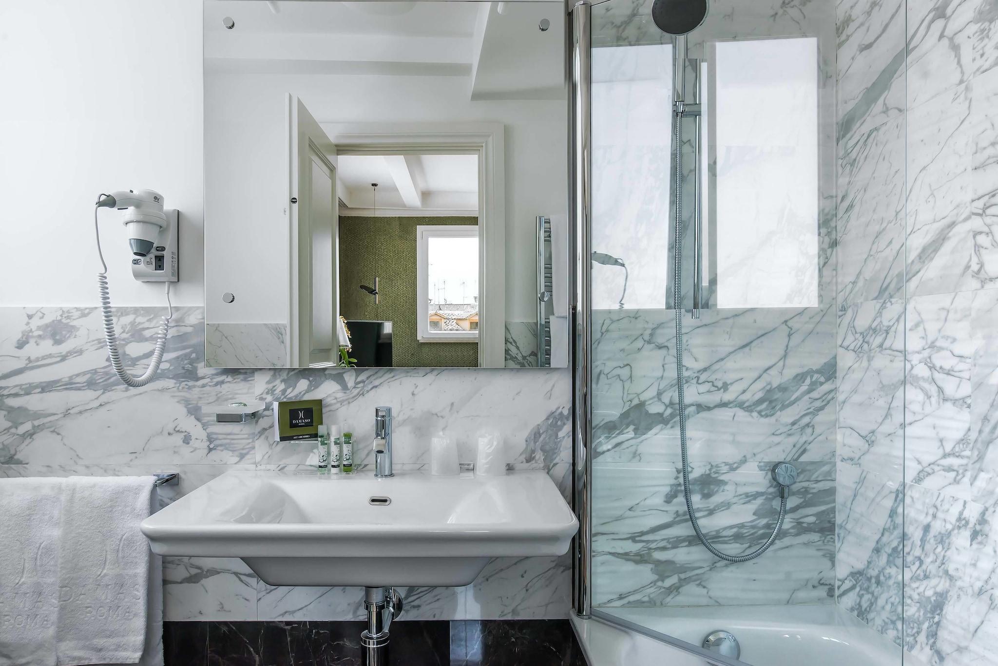 Double City View Queen Bed