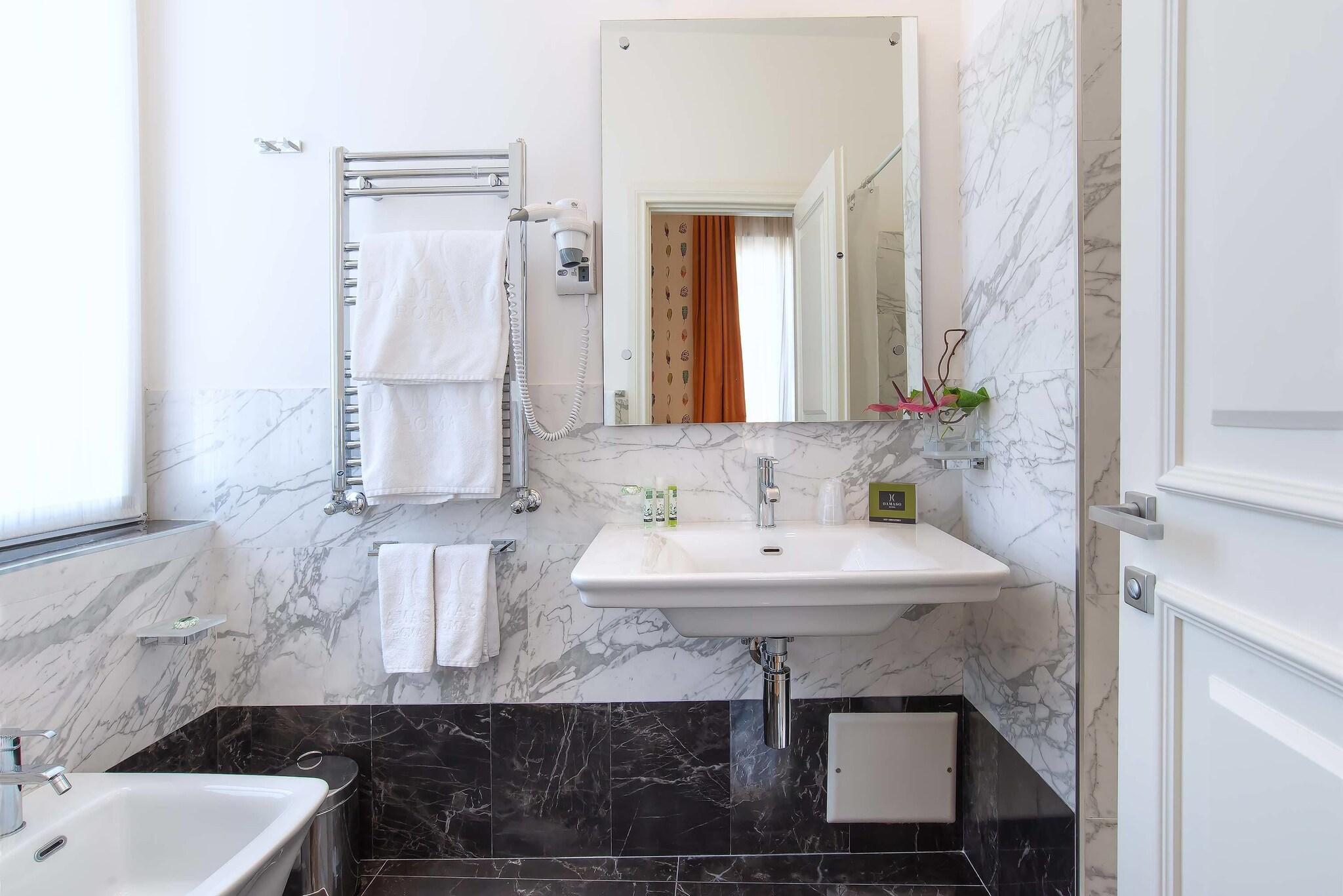 Double Deluxe Queen Bed