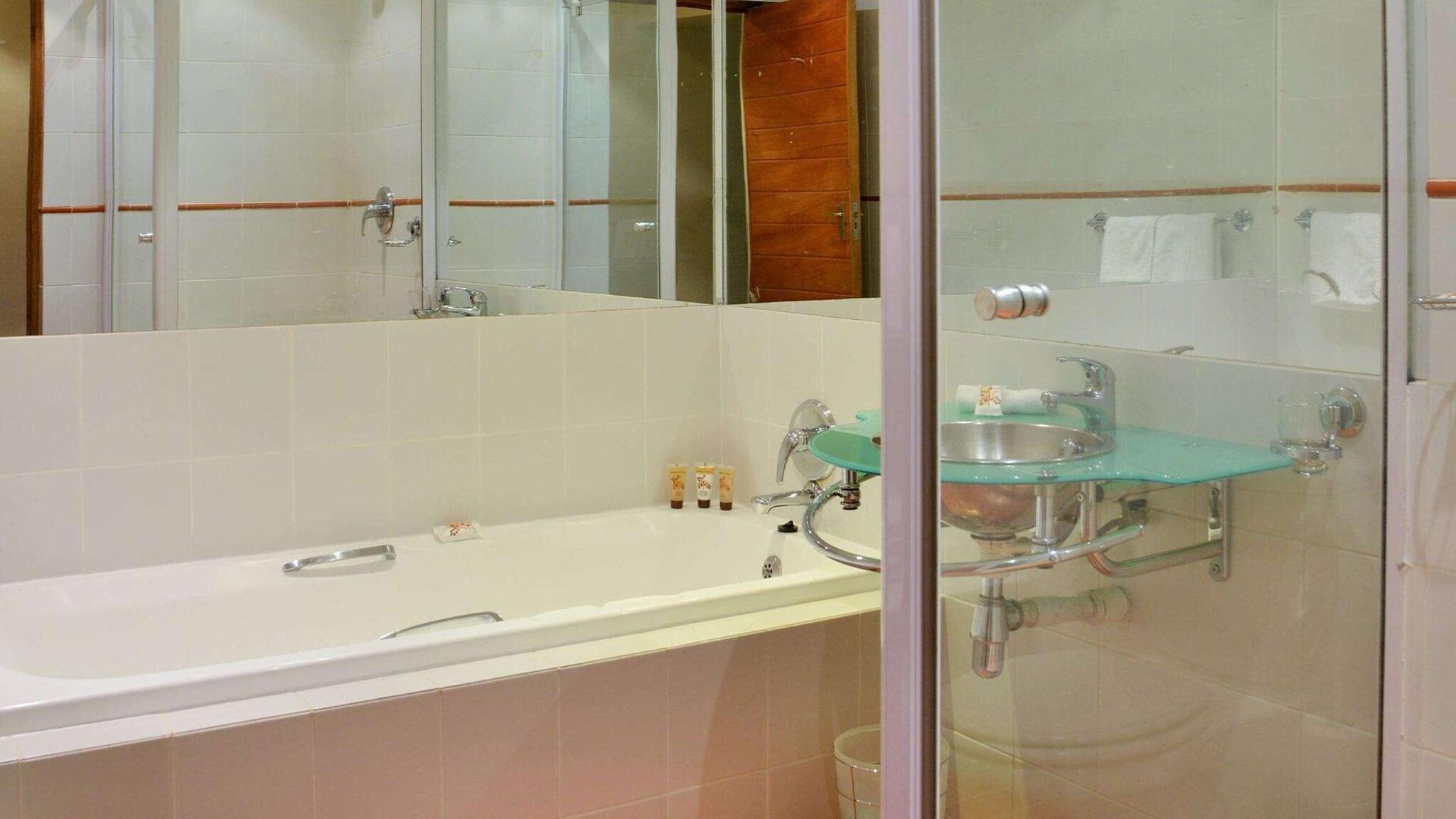 Double Deluxe Queen Bed