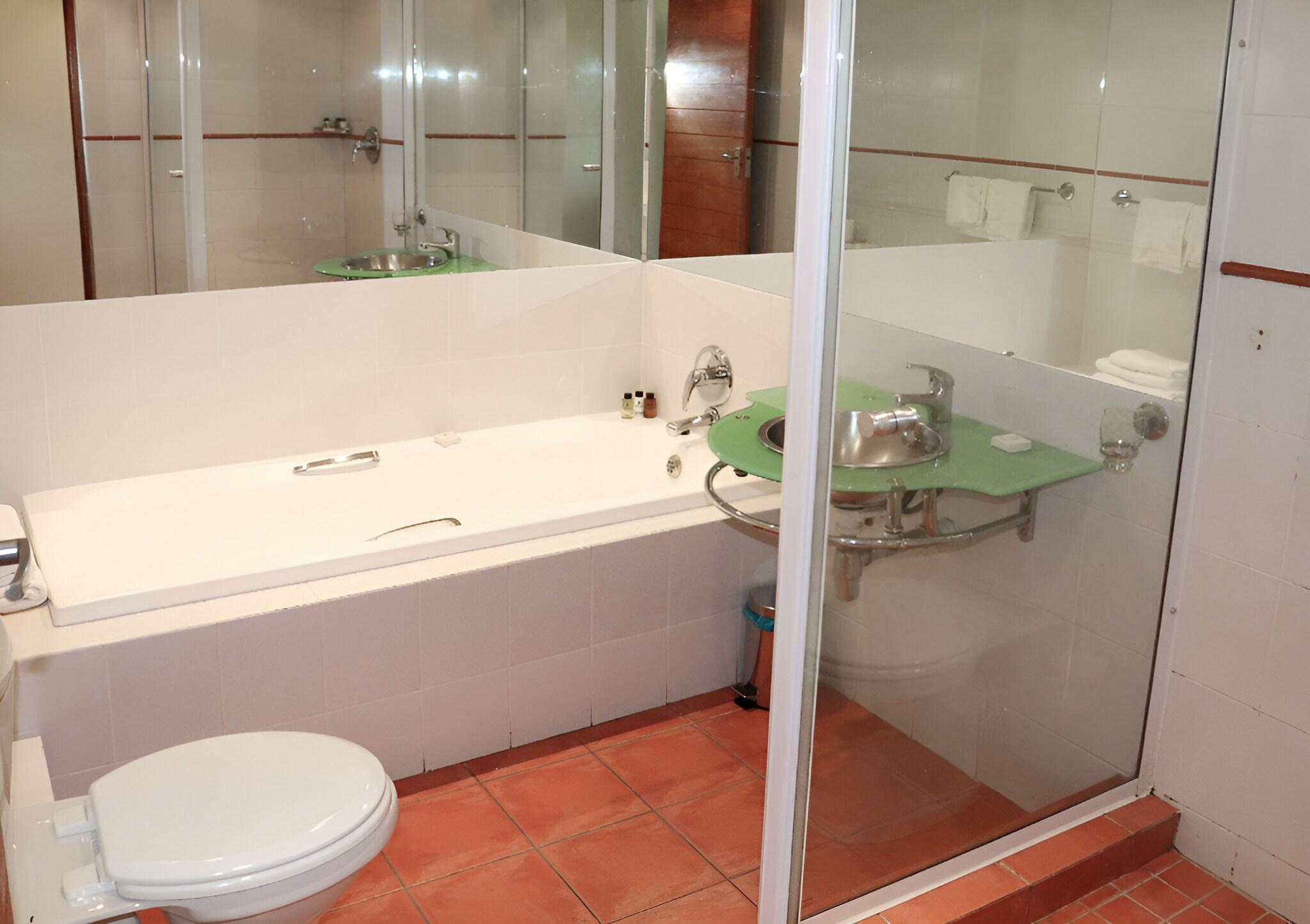 Family Room Deluxe Queen Bed