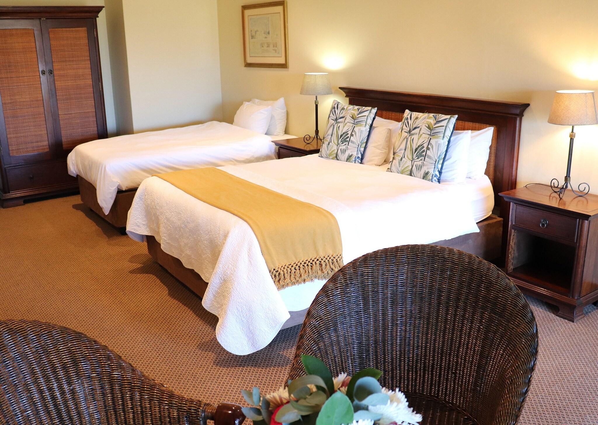 Family Room Deluxe Queen Bed