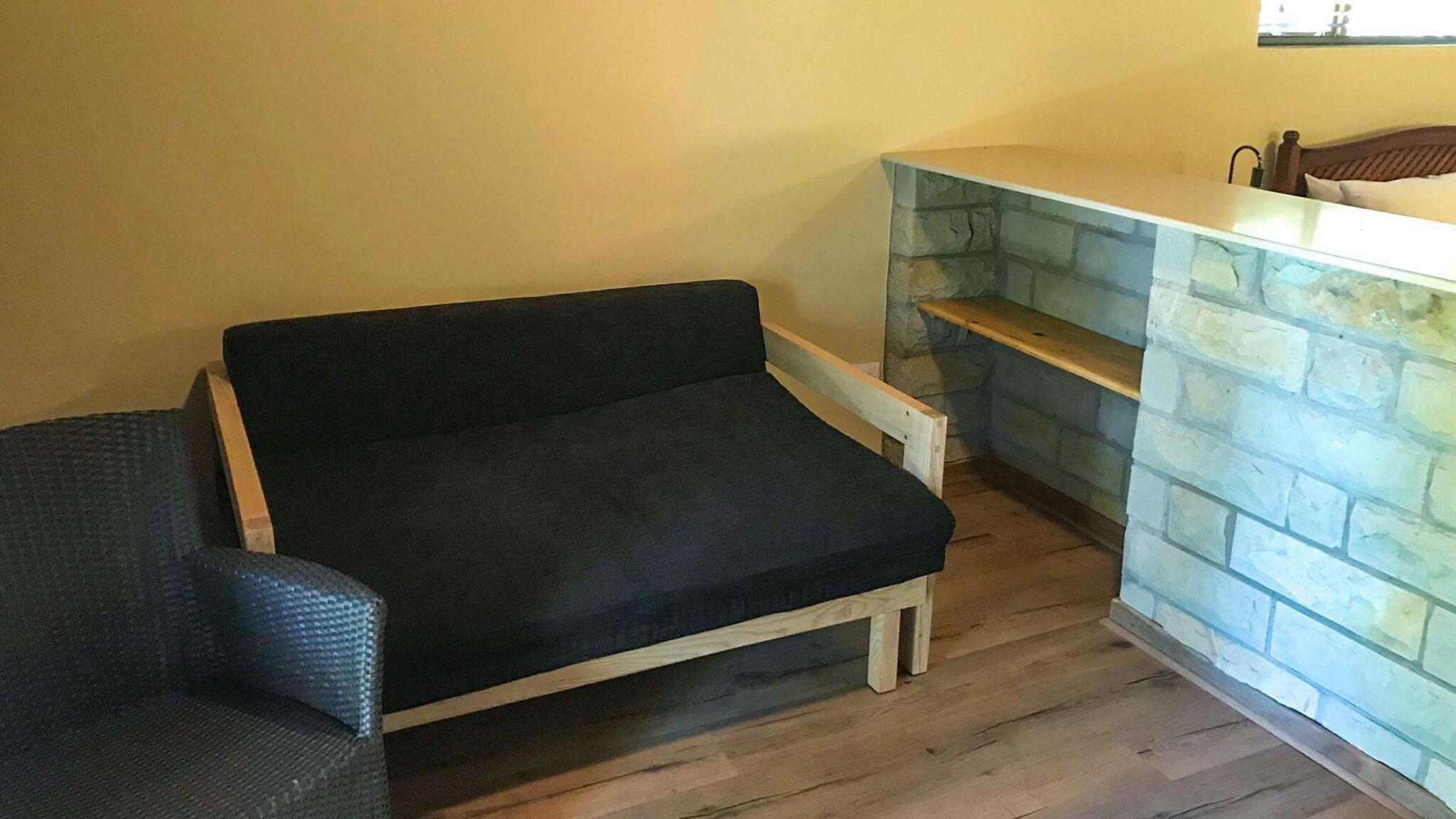 Family Room Deluxe Queen Bed