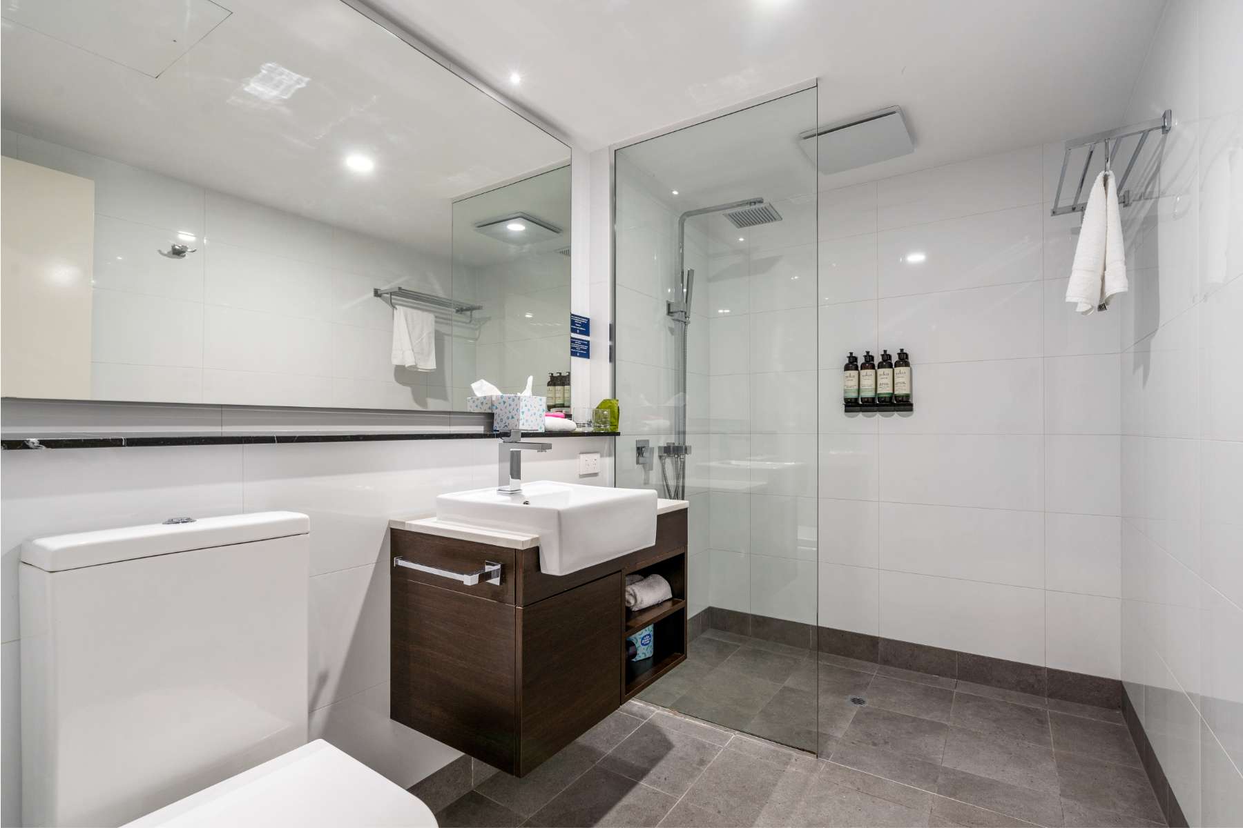 Studio Deluxe King Bed