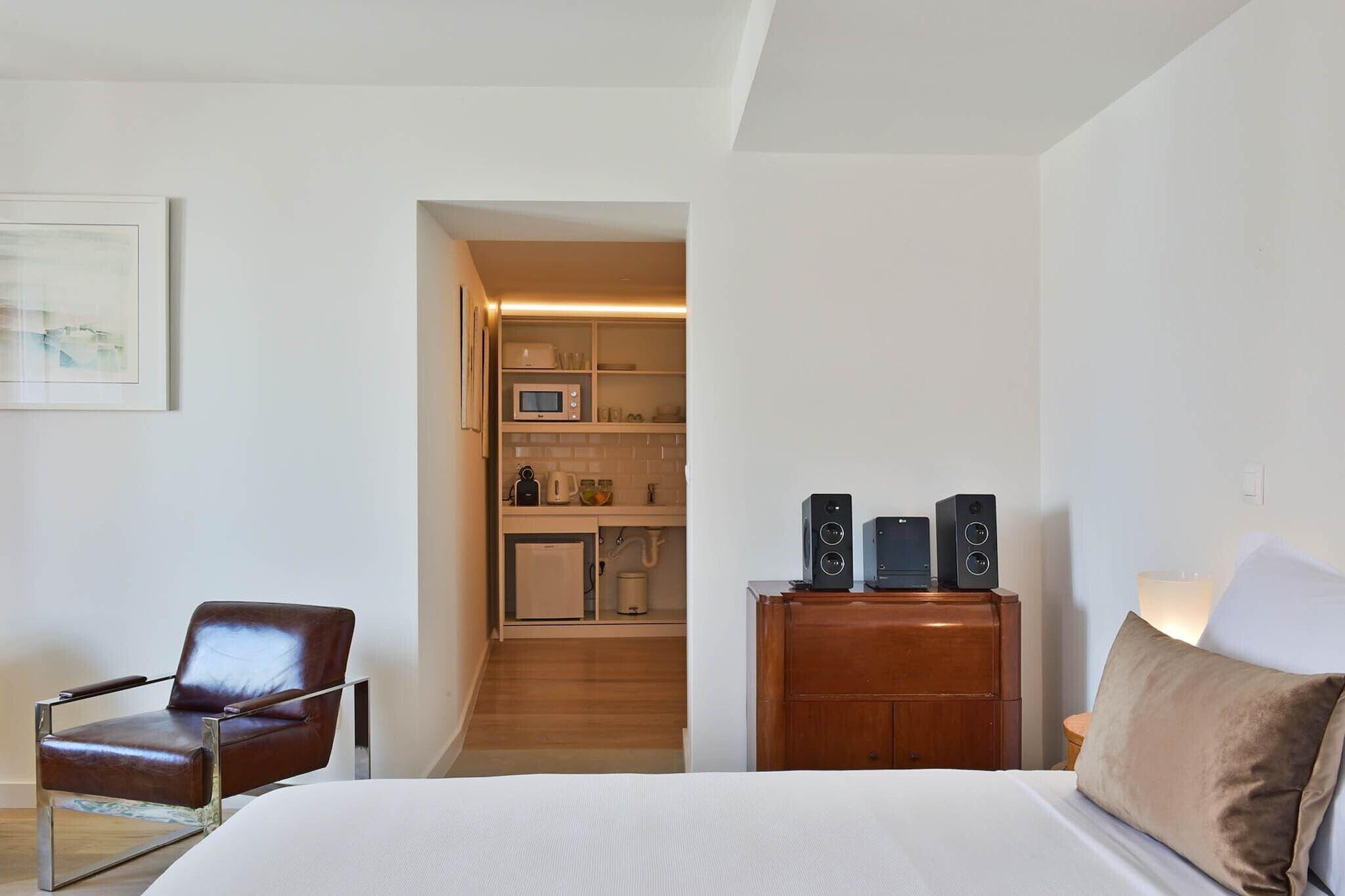 Double Garden View King Bed