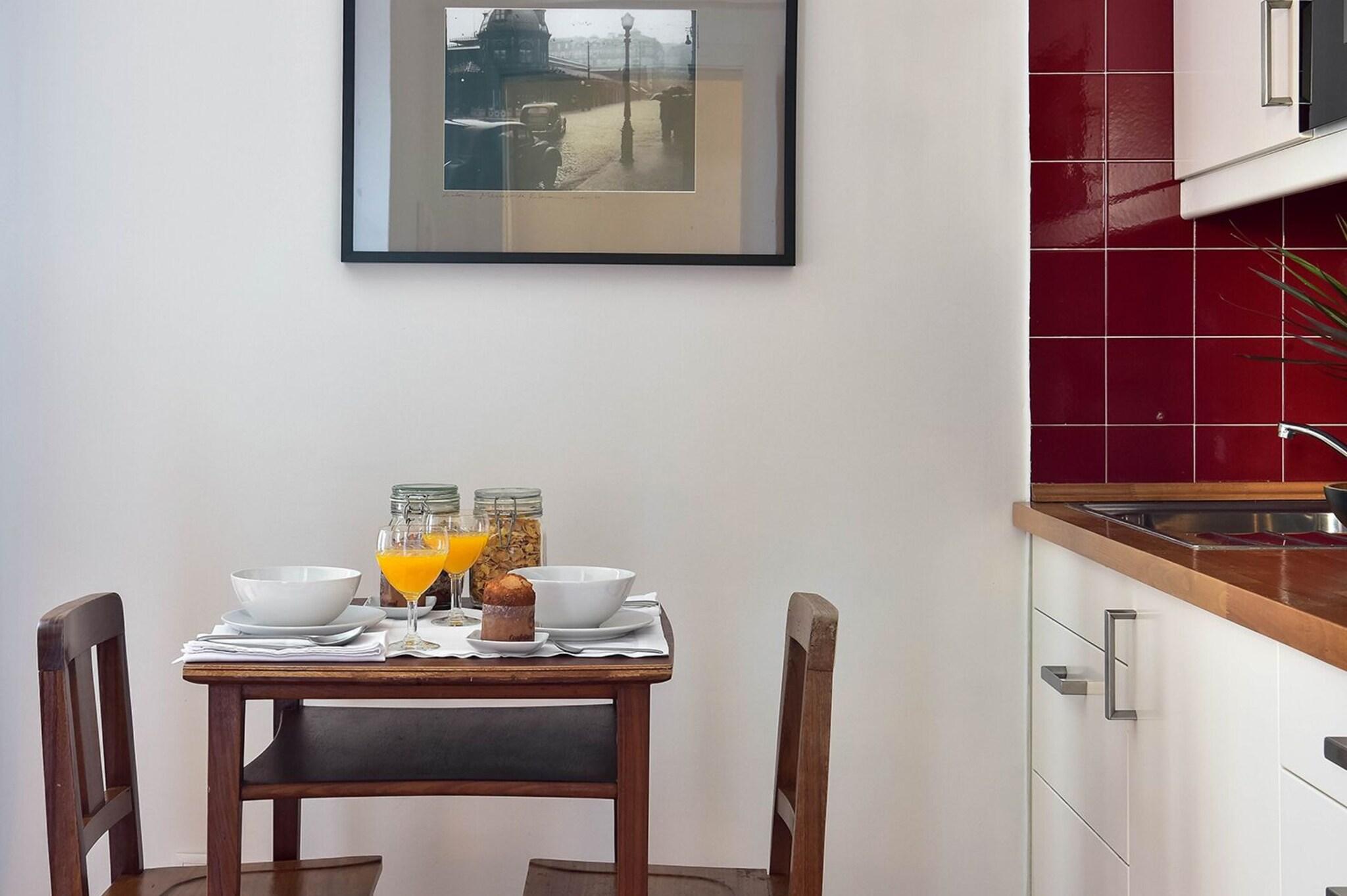 Double Pool View King Bed