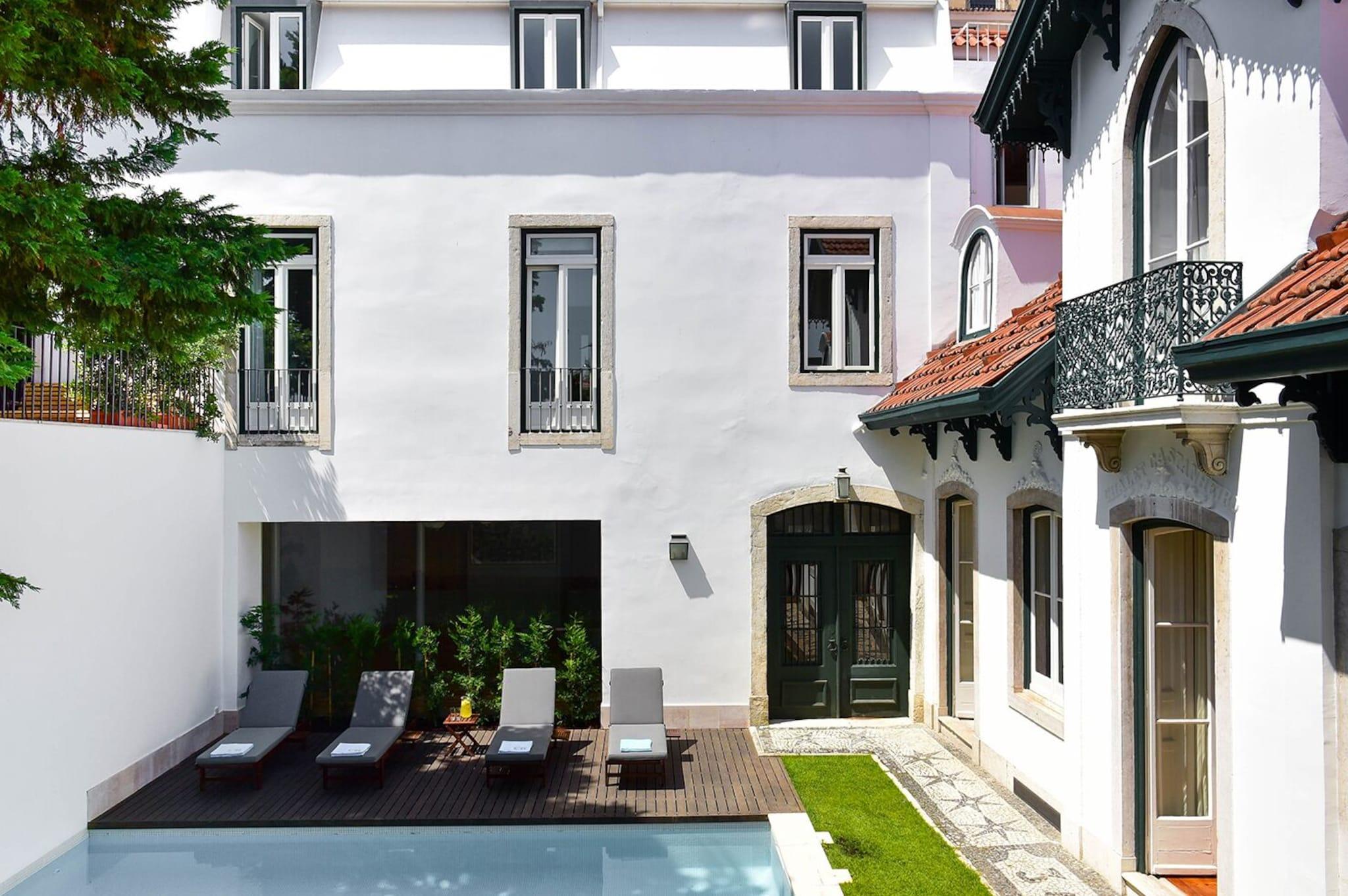 Double Garden View King Bed